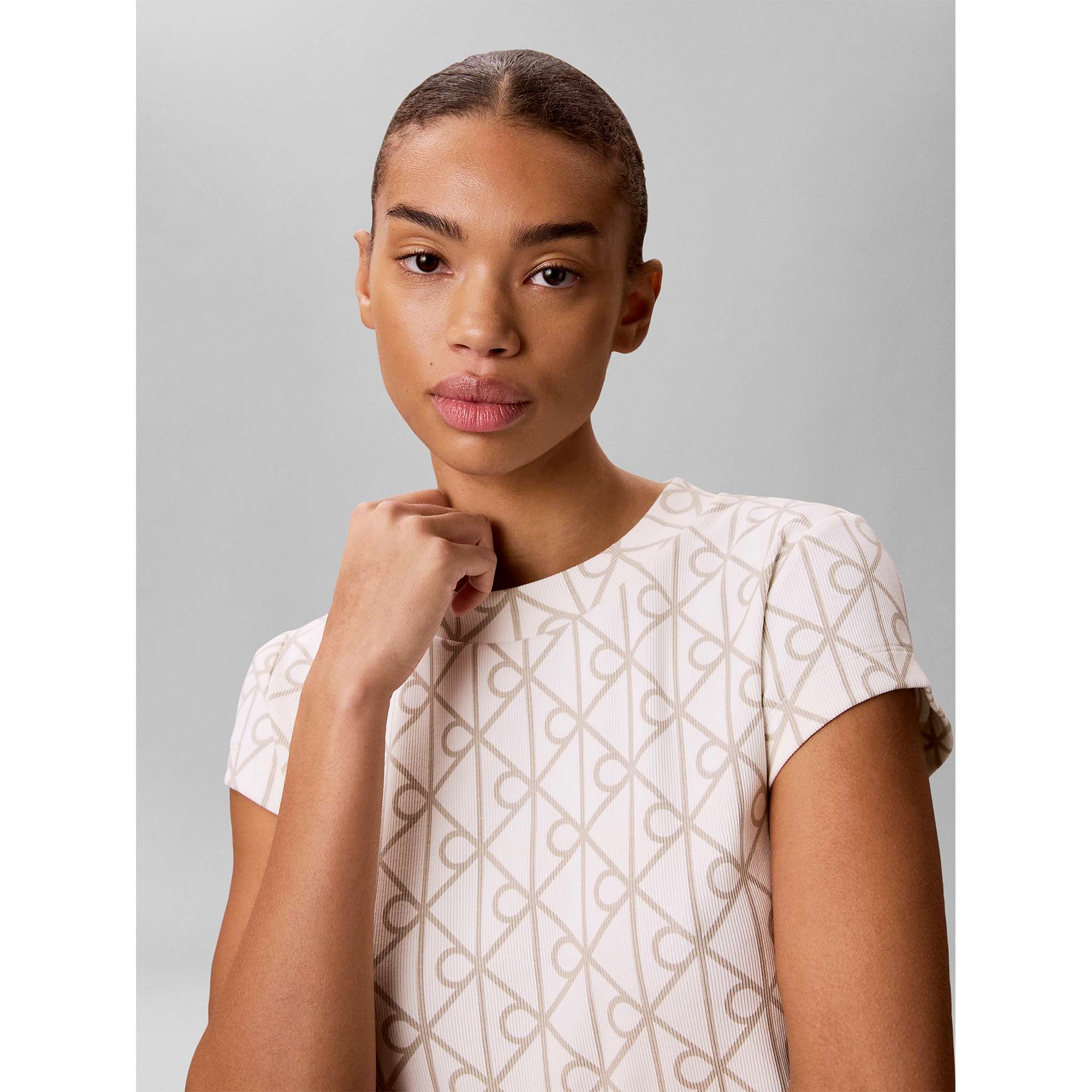 A-_MONOLOGO_BABY_TEE_LV047G830G_YAS_Image_4