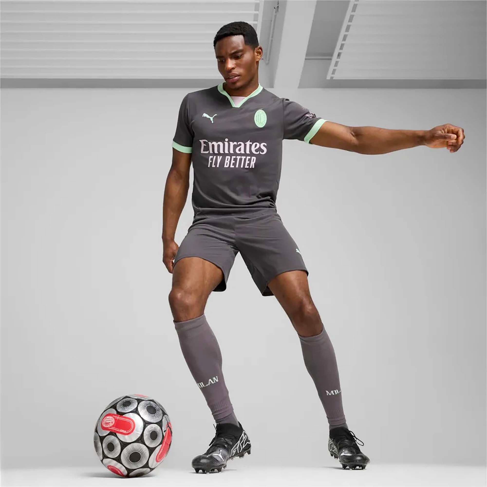 ACM_THIRD_JERSEY_REPLICA_775031_03_Image_5