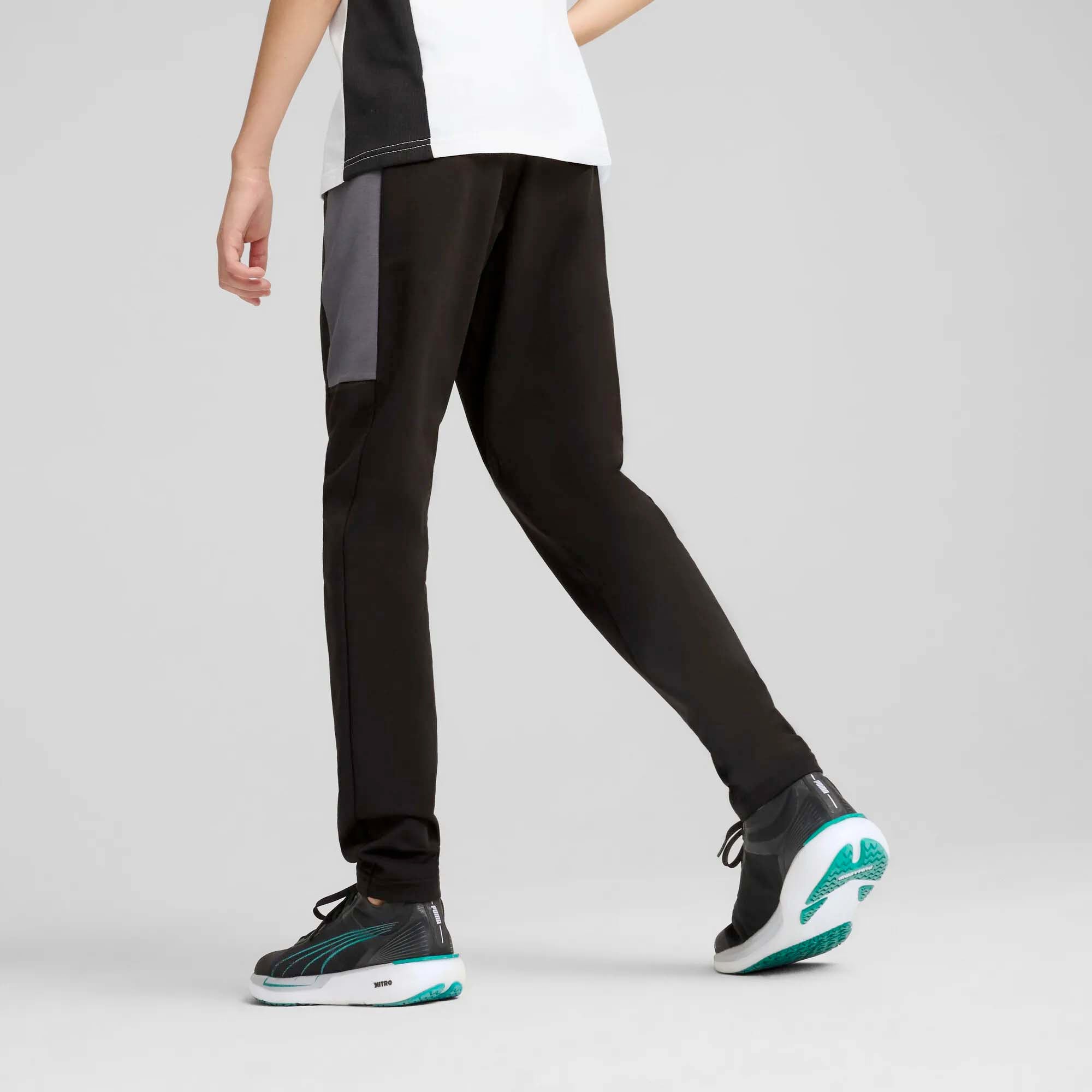 ACTIVE_SPORTS_GRAPHIC_PANTS_TR_B_685180_01_Image_4