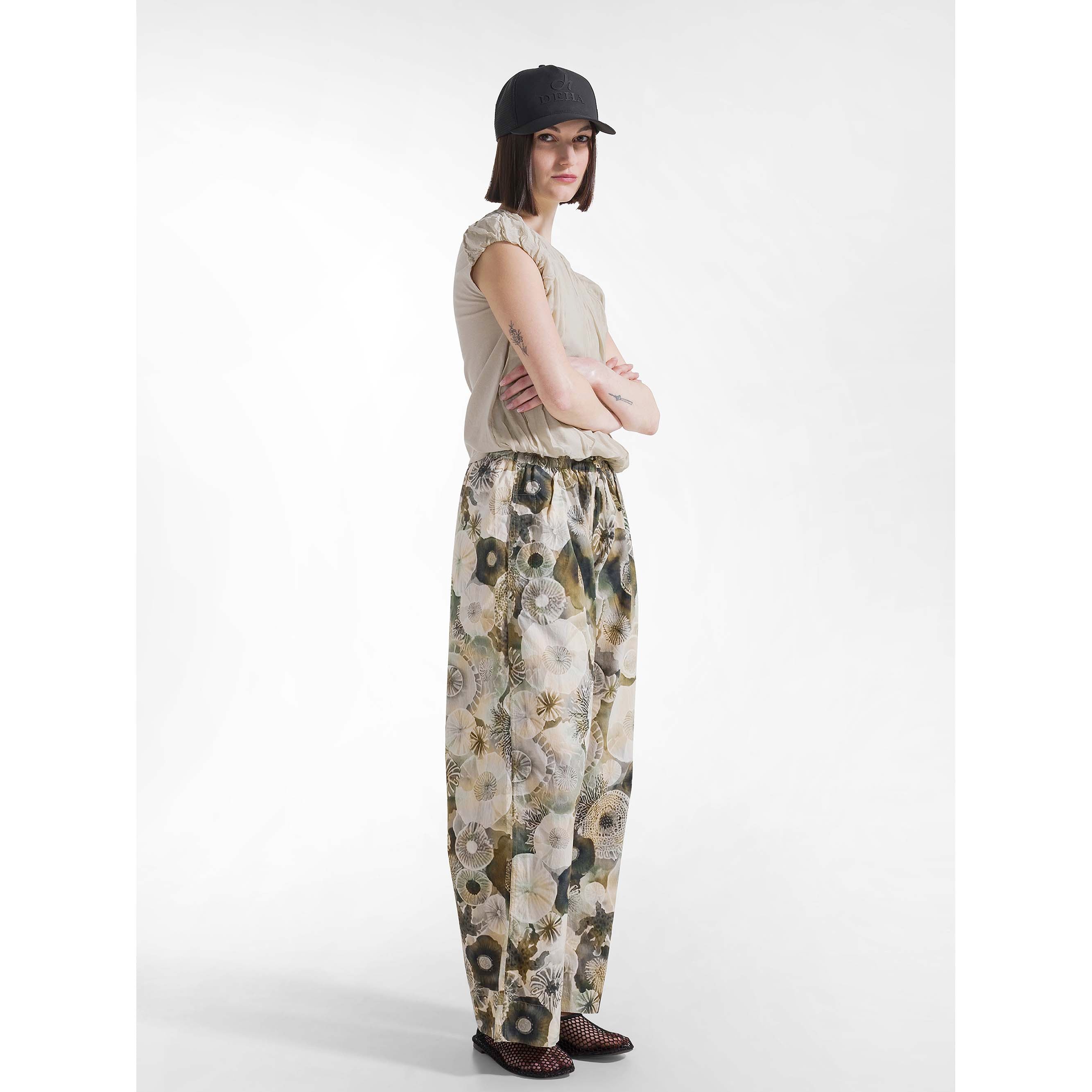 ALLOVER_PARACHUTE_RELAXED_PANTS_D42735_57717_Image_3
