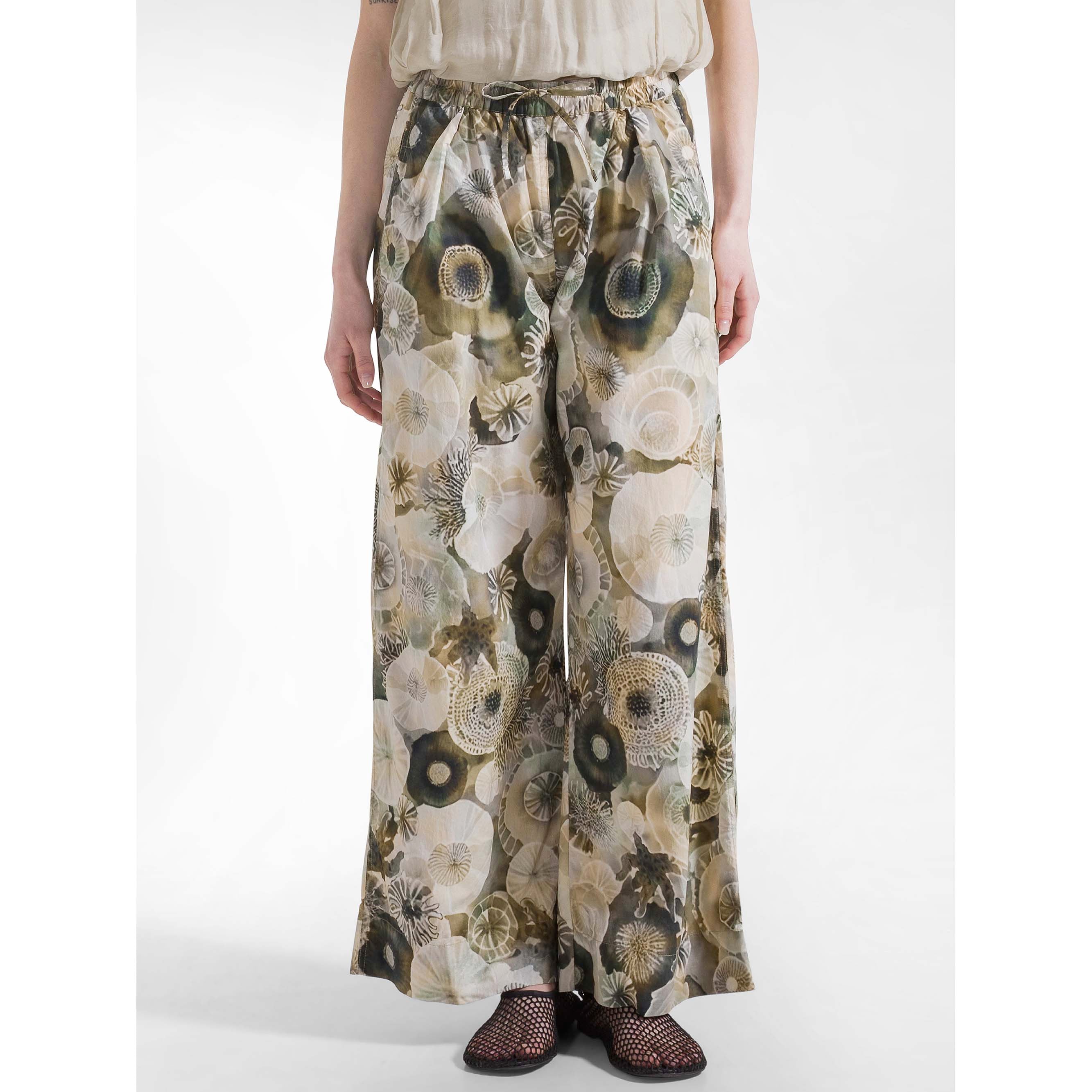 ALLOVER_PARACHUTE_RELAXED_PANTS_D42735_57717_Image_4