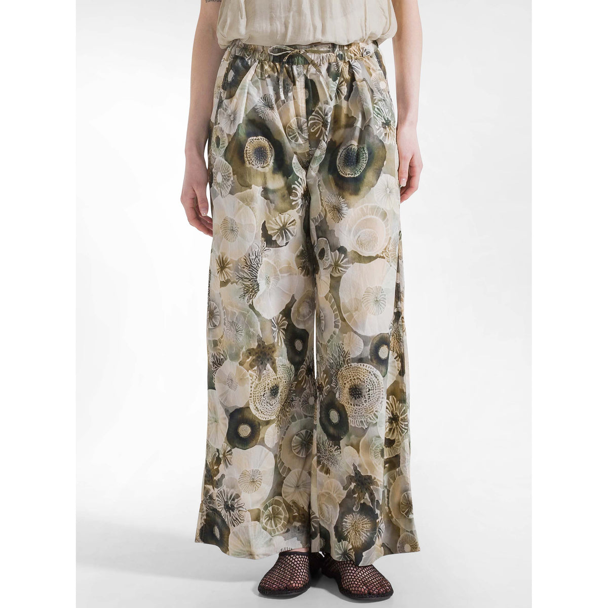 ALLOVER_PARACHUTE_RELAXED_PANTS_D42735_57717_Image_4
