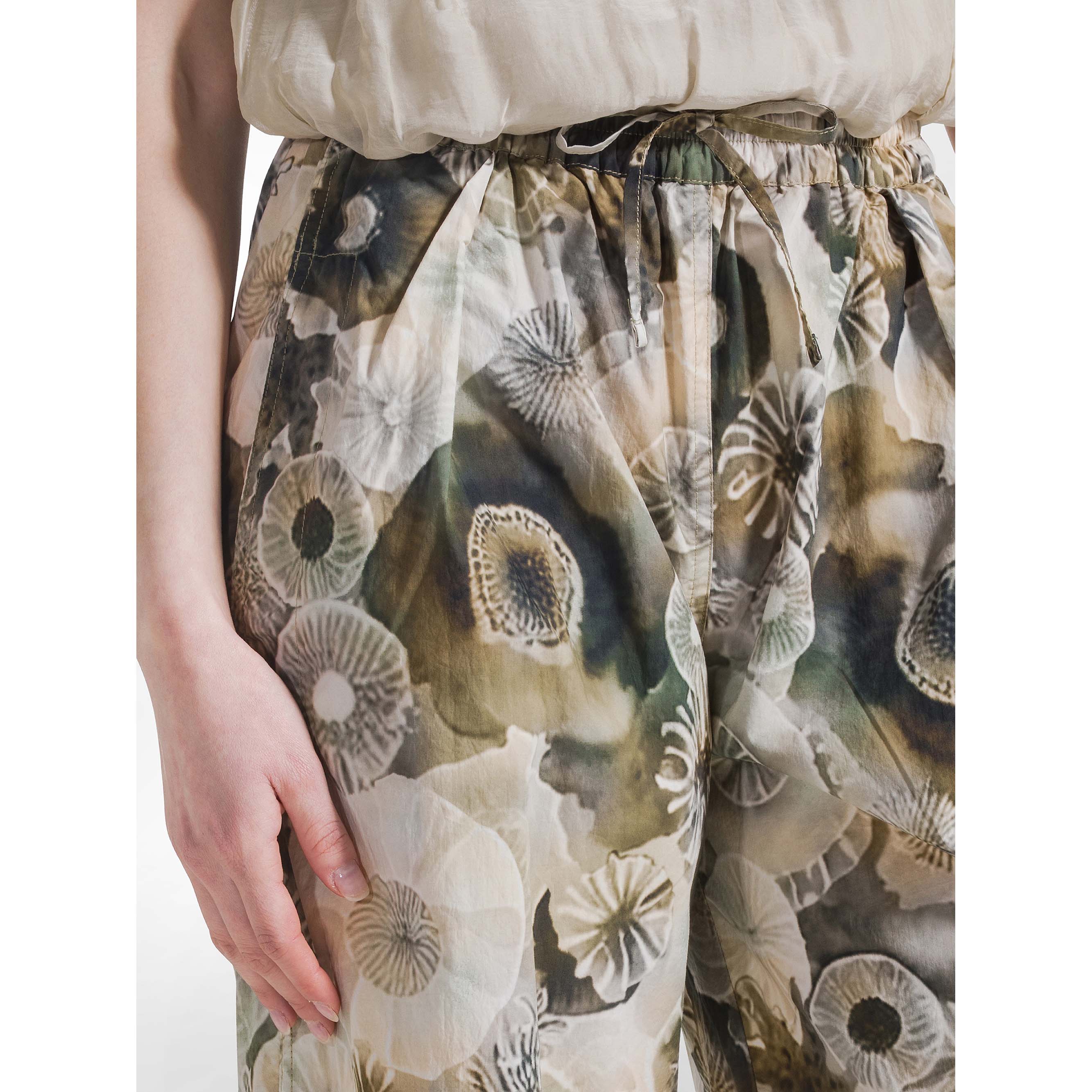 ALLOVER_PARACHUTE_RELAXED_PANTS_D42735_57717_Image_6