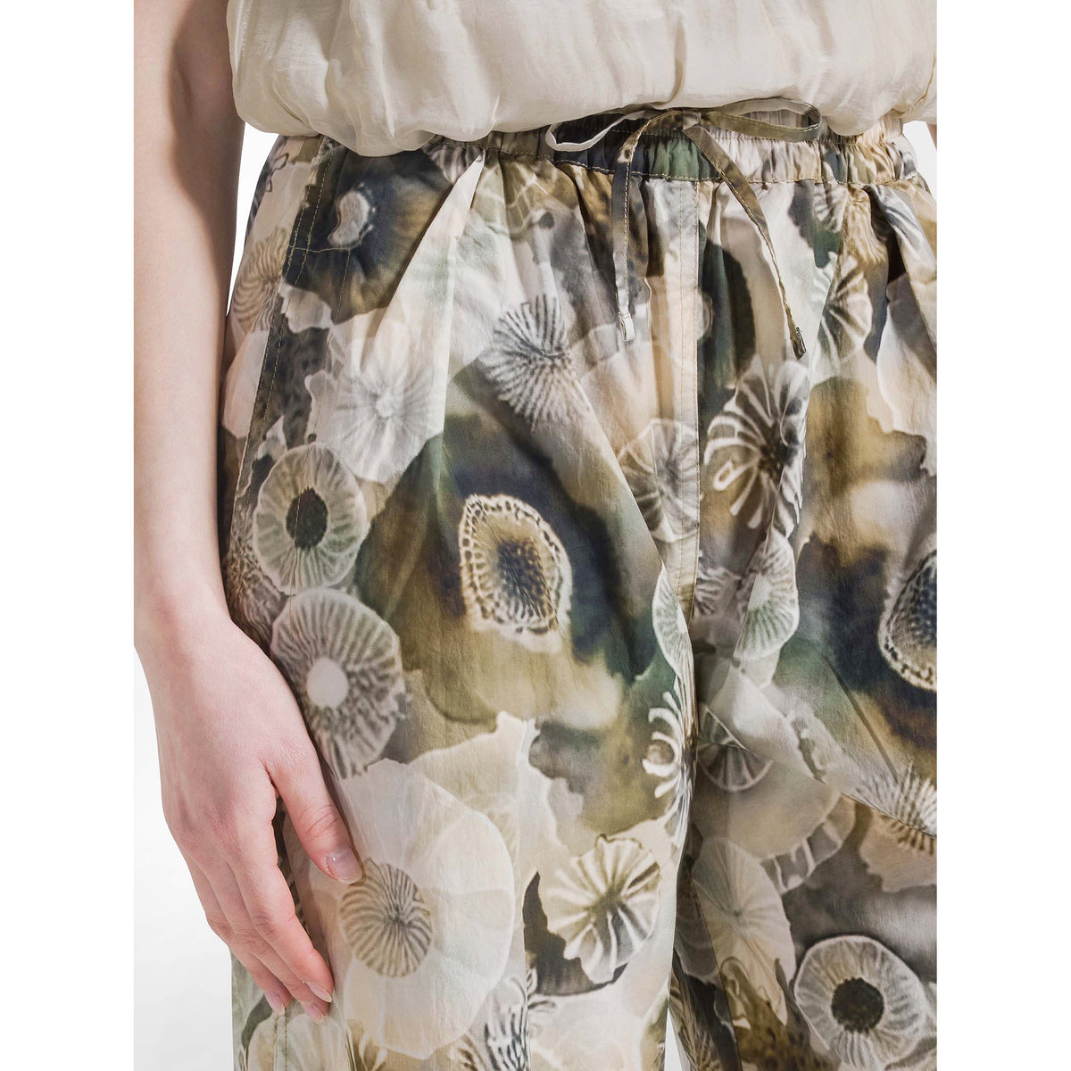 ALLOVER_PARACHUTE_RELAXED_PANTS_D42735_57717_Image_6