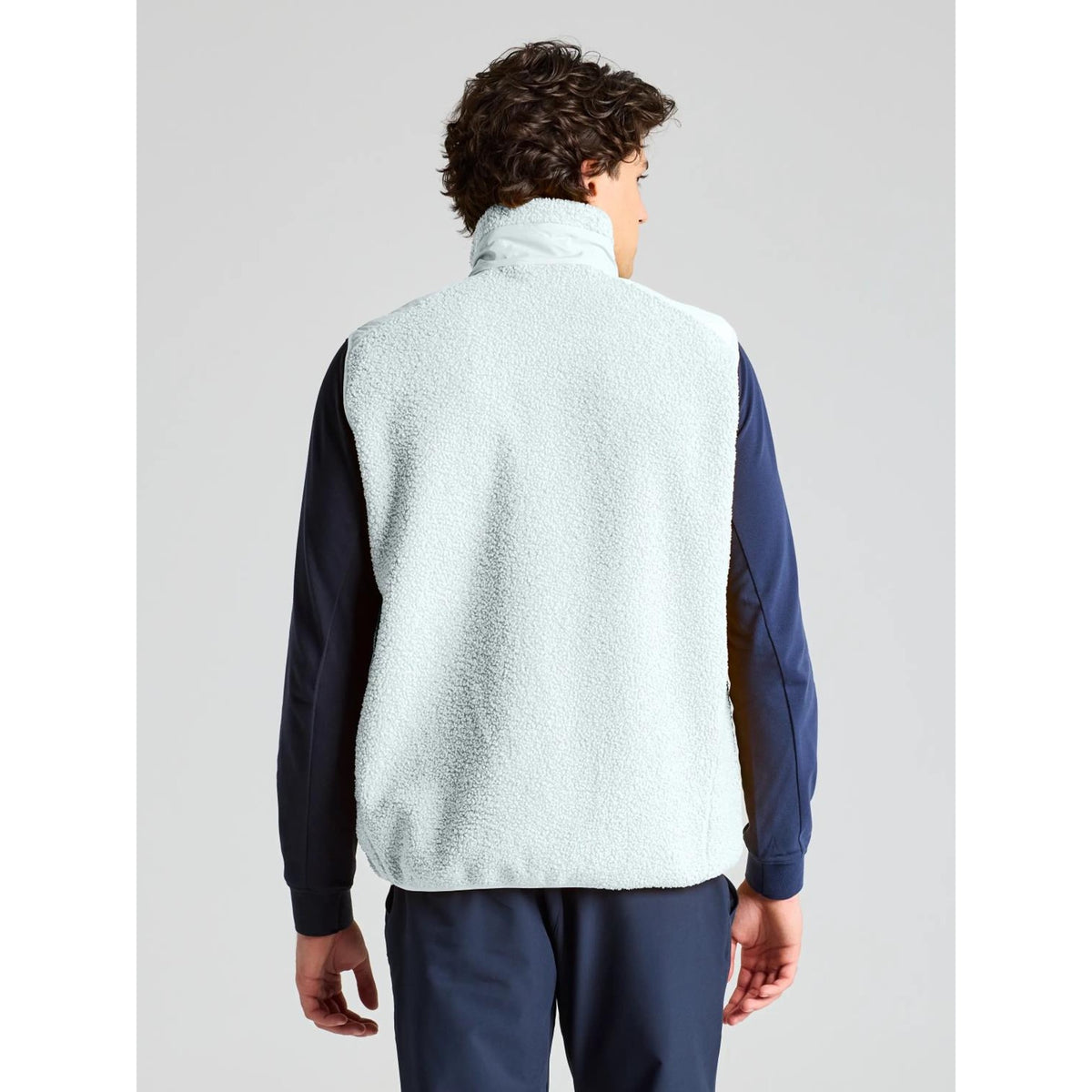 ALTURA_VEST_A126006S00_W68_Image_3