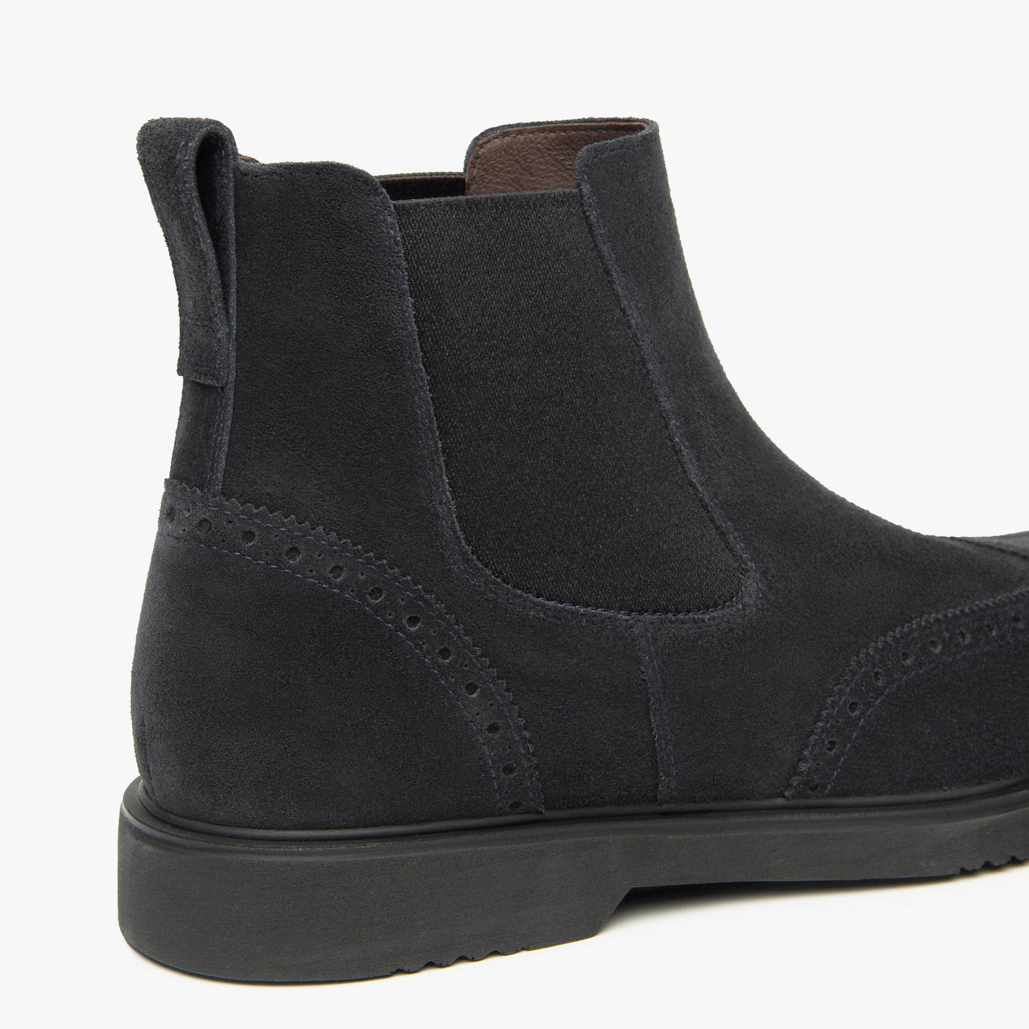 AROLD_139_PUGUBBIO_L18325_NER_I500841U_200_Image_3