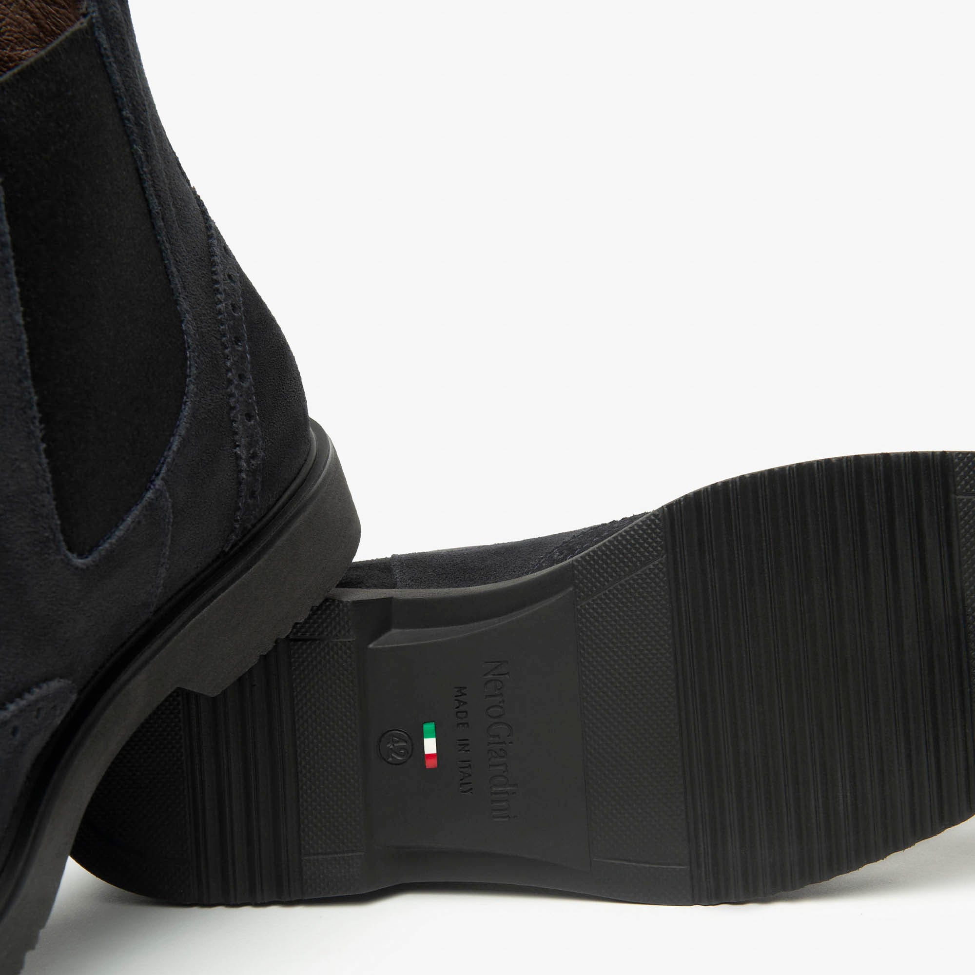 AROLD_139_PUGUBBIO_L18325_NER_I500841U_200_Image_4