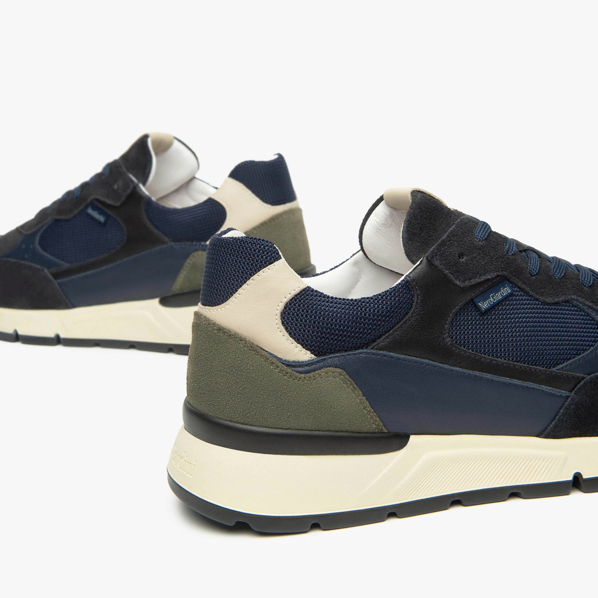 AROLD_139_SAUVAGE_TDRAGON_405_TUCSON_NERO_I500871U_200_Image_4