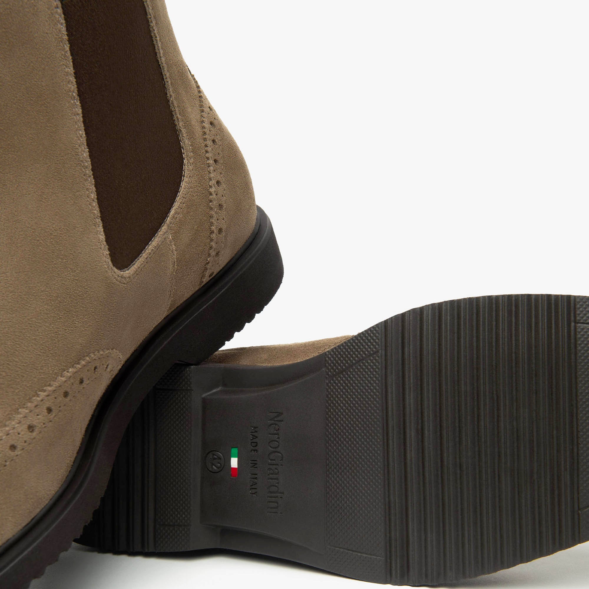 AROLD_PUGUBBIO_L18325_TD_I500841U_311_Image_4