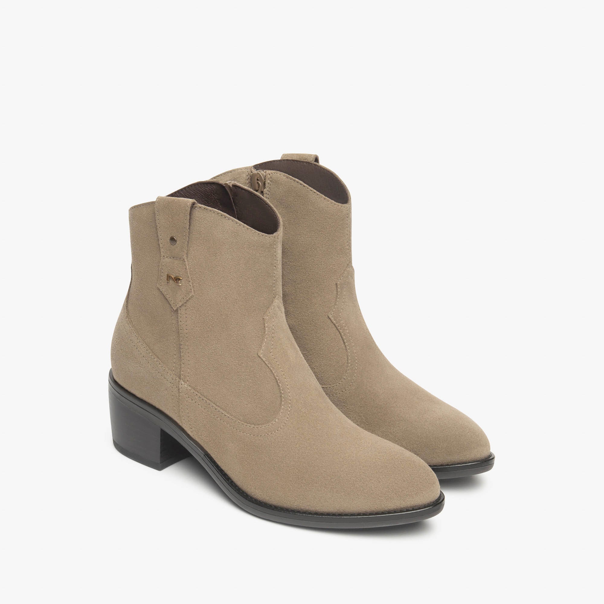 AROLD_TR_BASILEA_828_TMOR_I513904D_501_Image_2