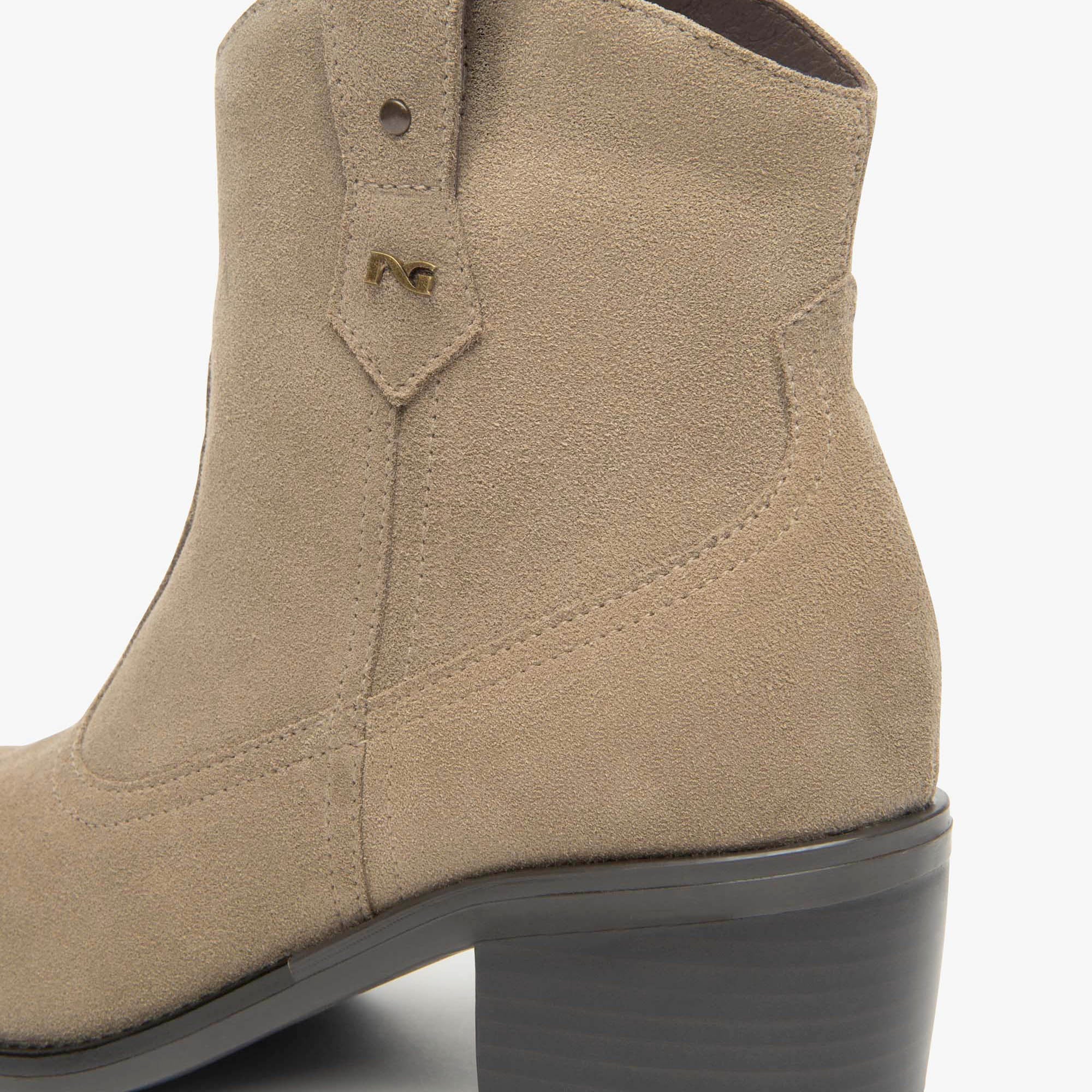 AROLD_TR_BASILEA_828_TMOR_I513904D_501_Image_3