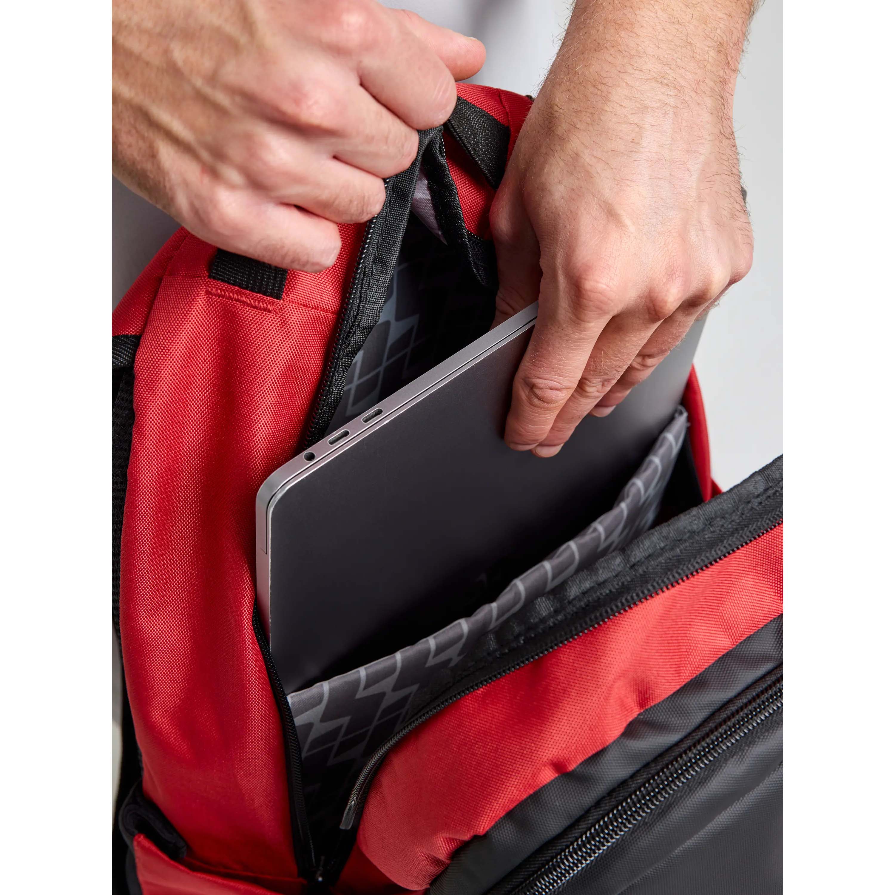 BACKPACK_A463006S00_W37_Image_8