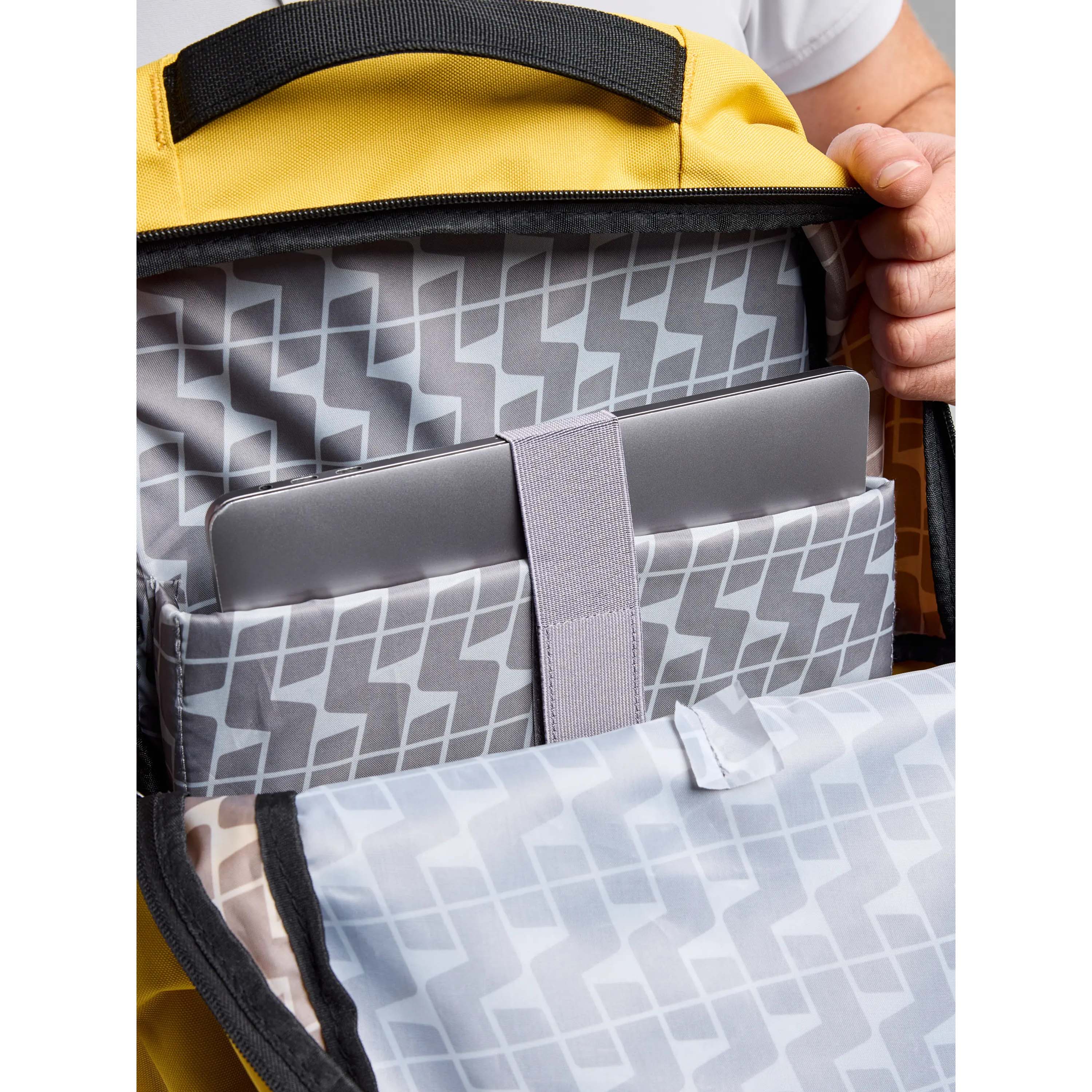 BACKPACK_A463006S00_W41_Image_8