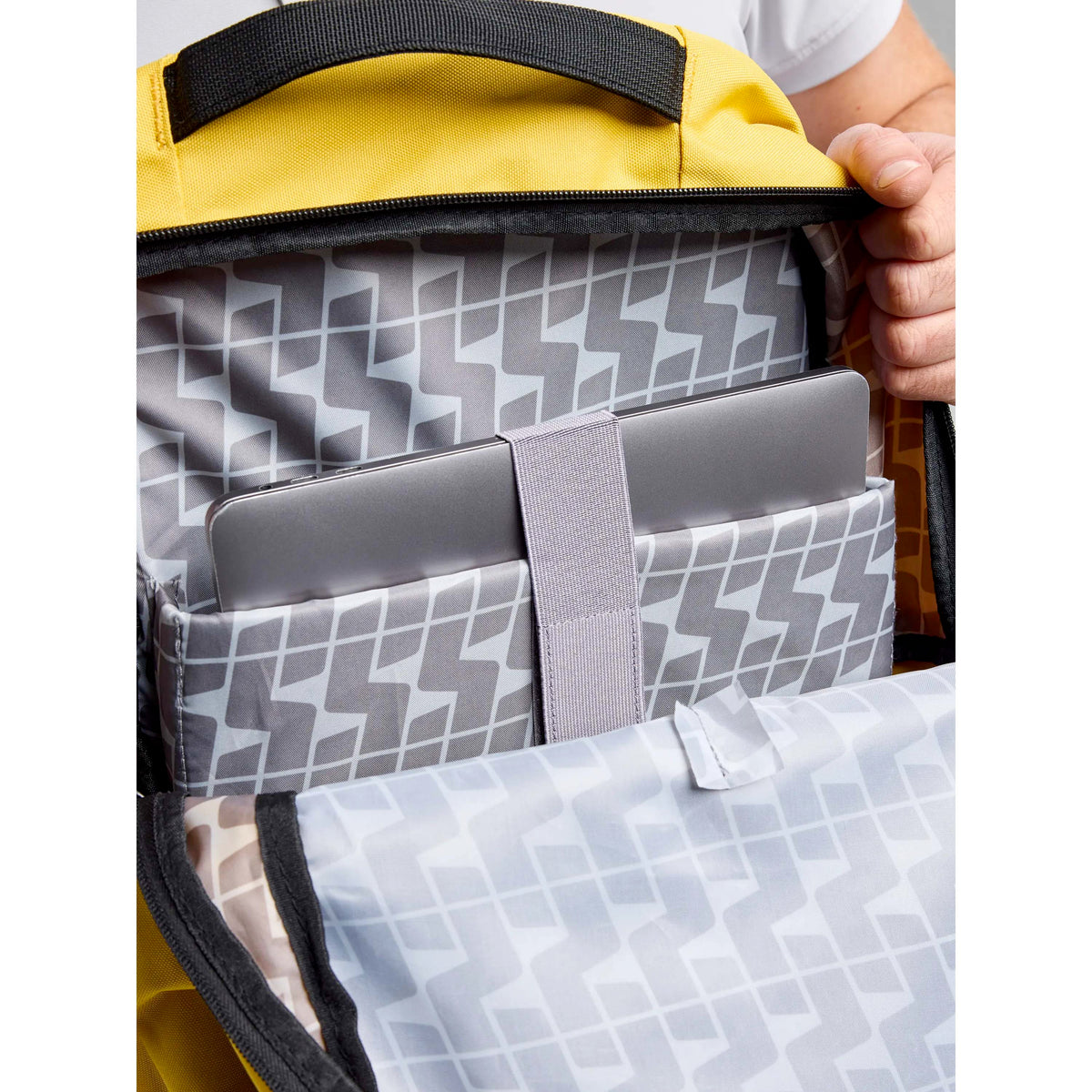 BACKPACK_A463006S00_W41_Image_8