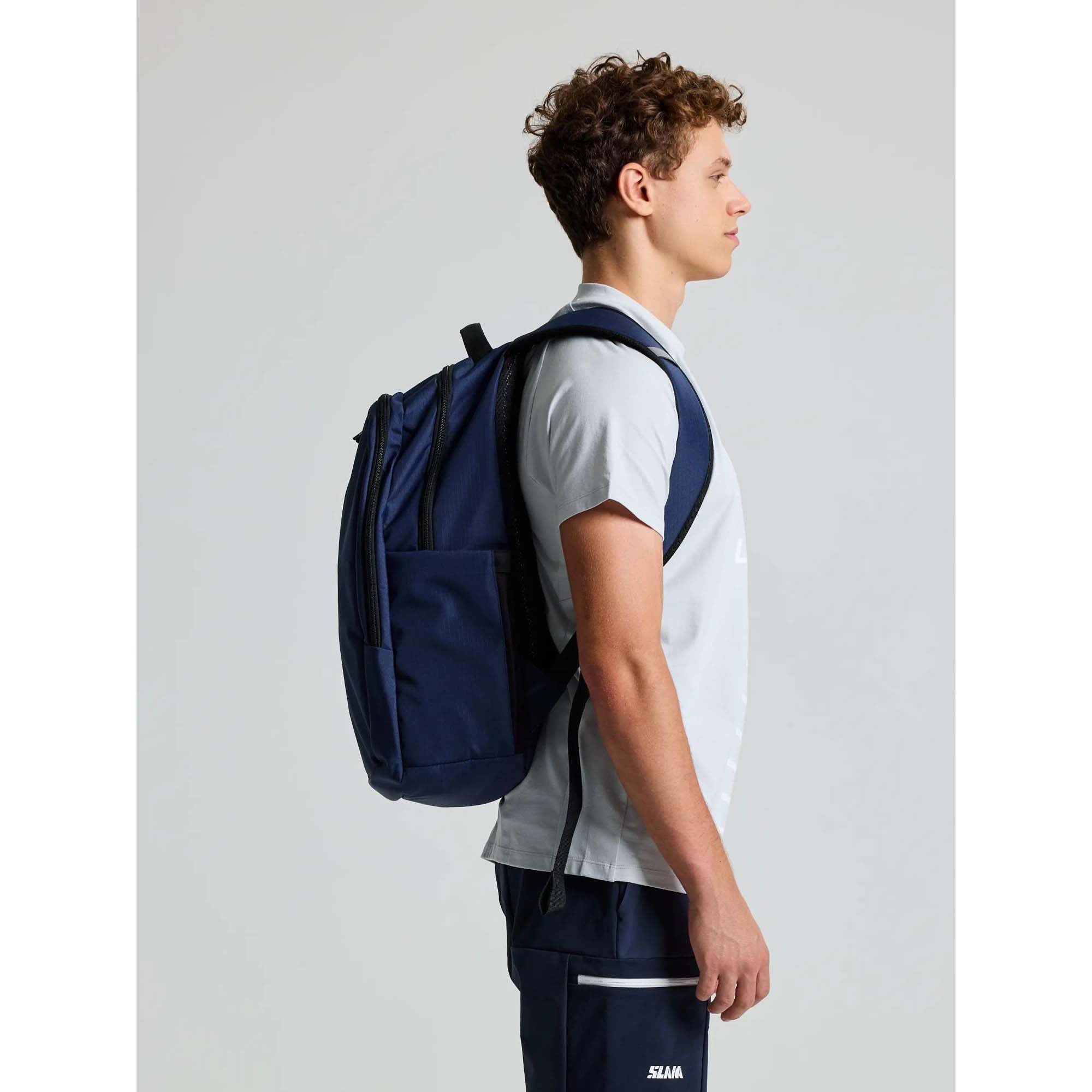 BACKPACK_LGT_A463015S00_W70_Image_2