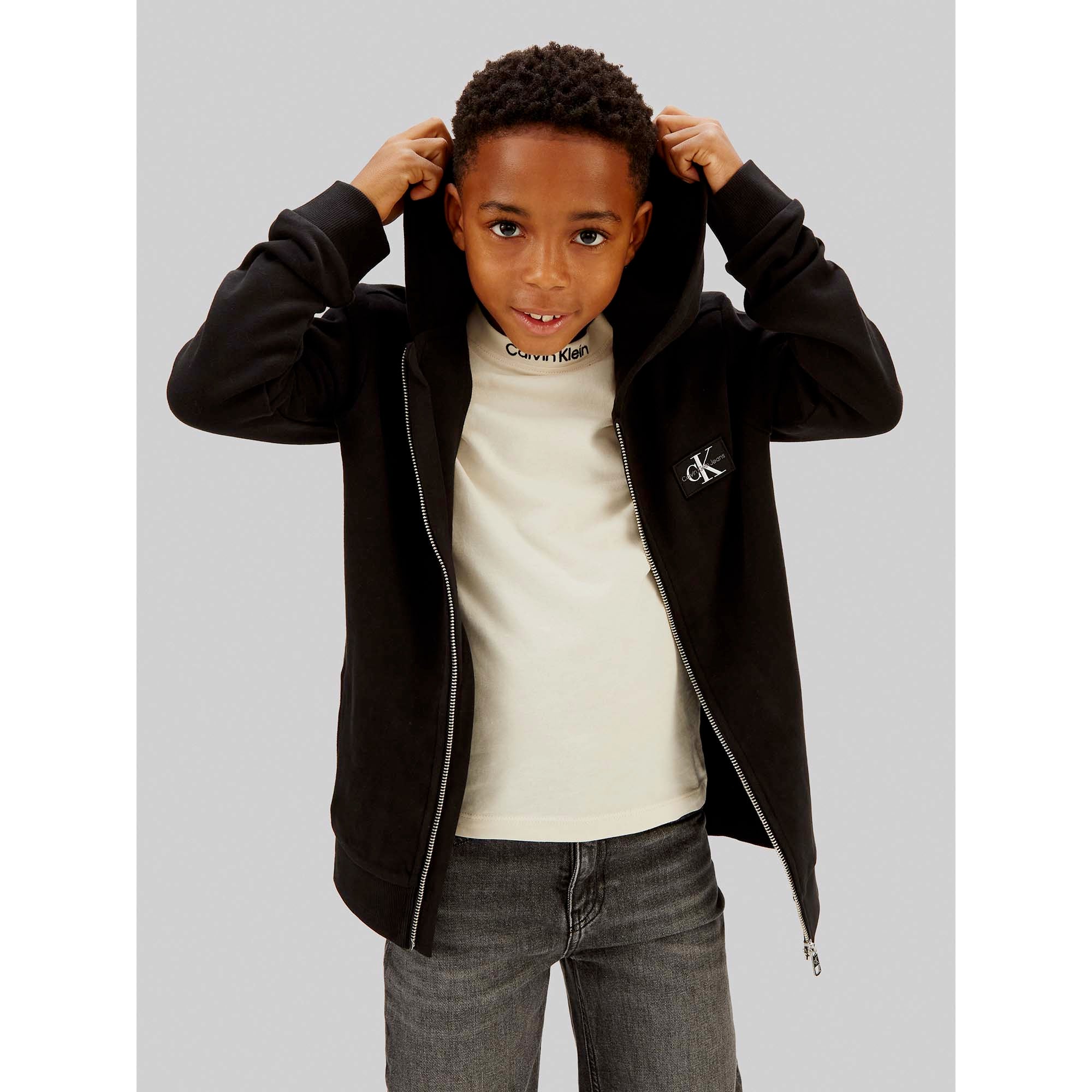 BADGE_ZIP-THROUGH_CKIB0IB02213T_BEH_Image_2