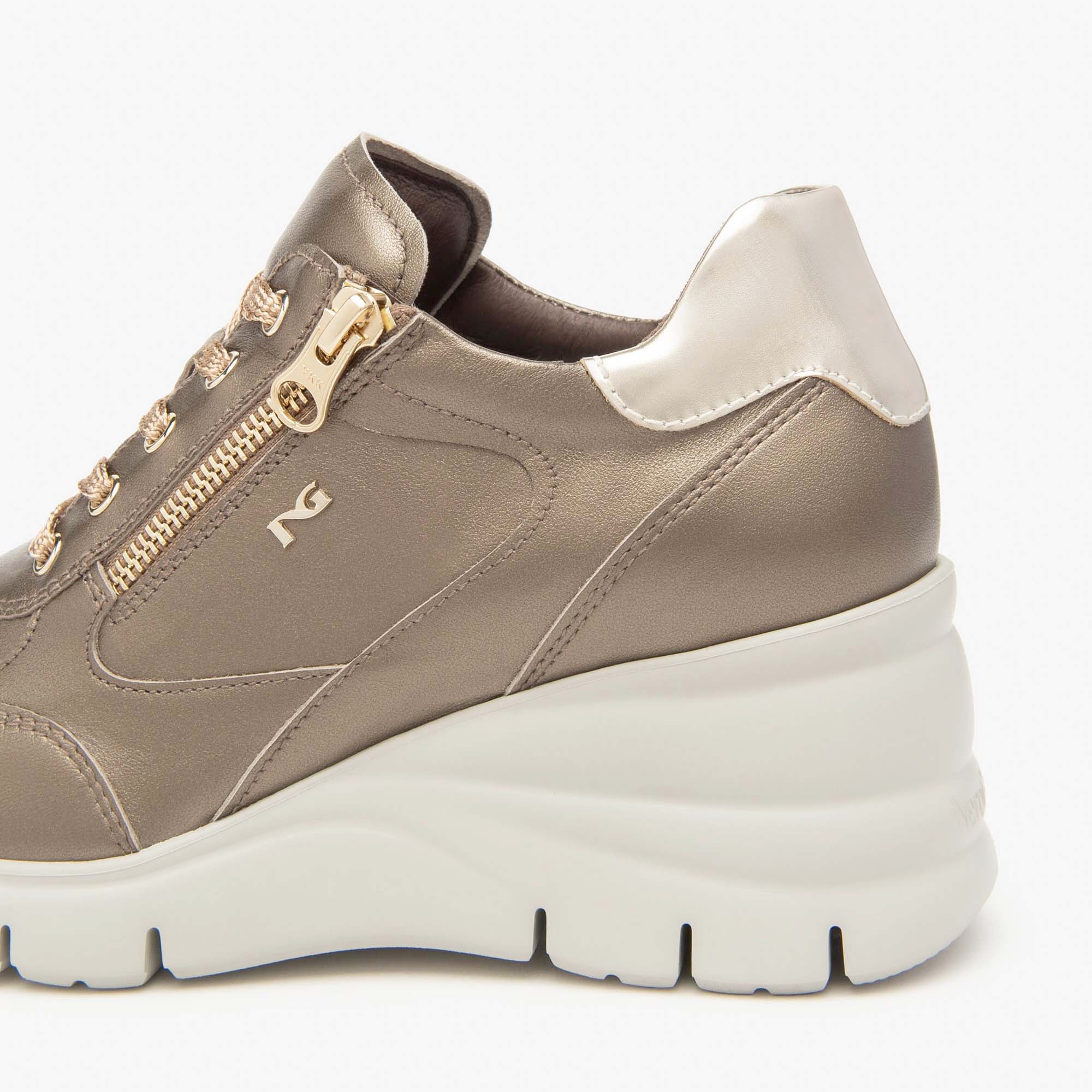 BAGOYA_TBRILL_PLATINO_6074_EVA_AGOSTA_8769007_I514121D_322_Image_3