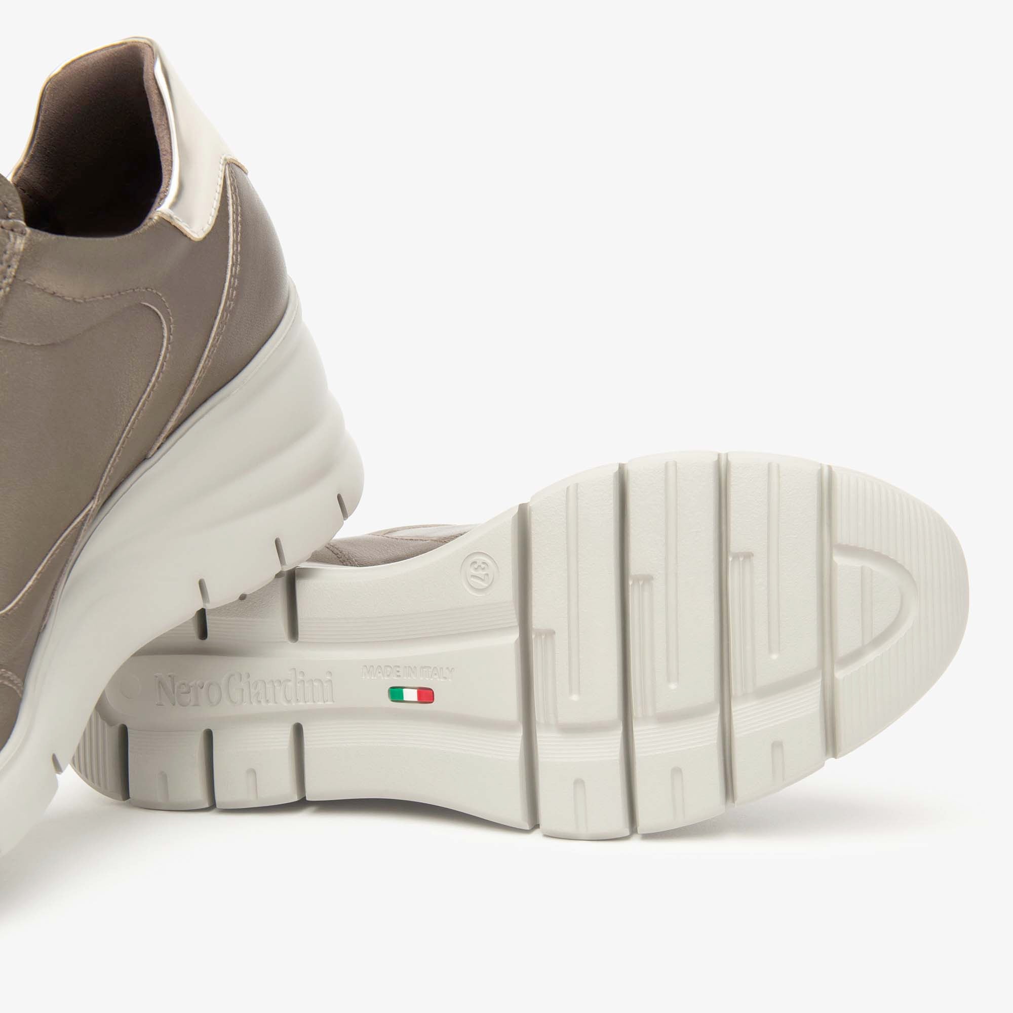 BAGOYA_TBRILL_PLATINO_6074_EVA_AGOSTA_8769007_I514121D_322_Image_4