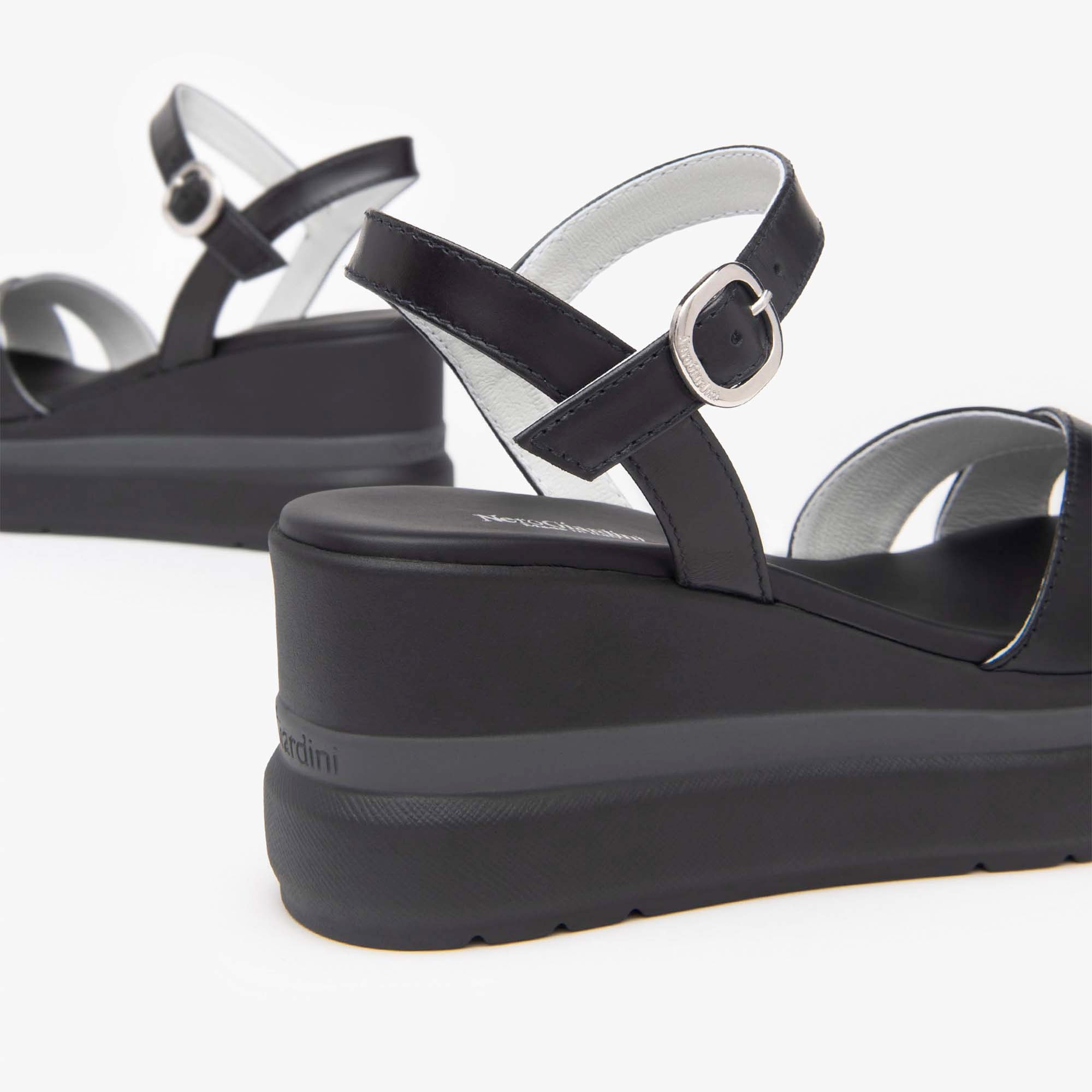 BAROLO_PUALICANTE_P18383_N_E513510D_100_Image_4