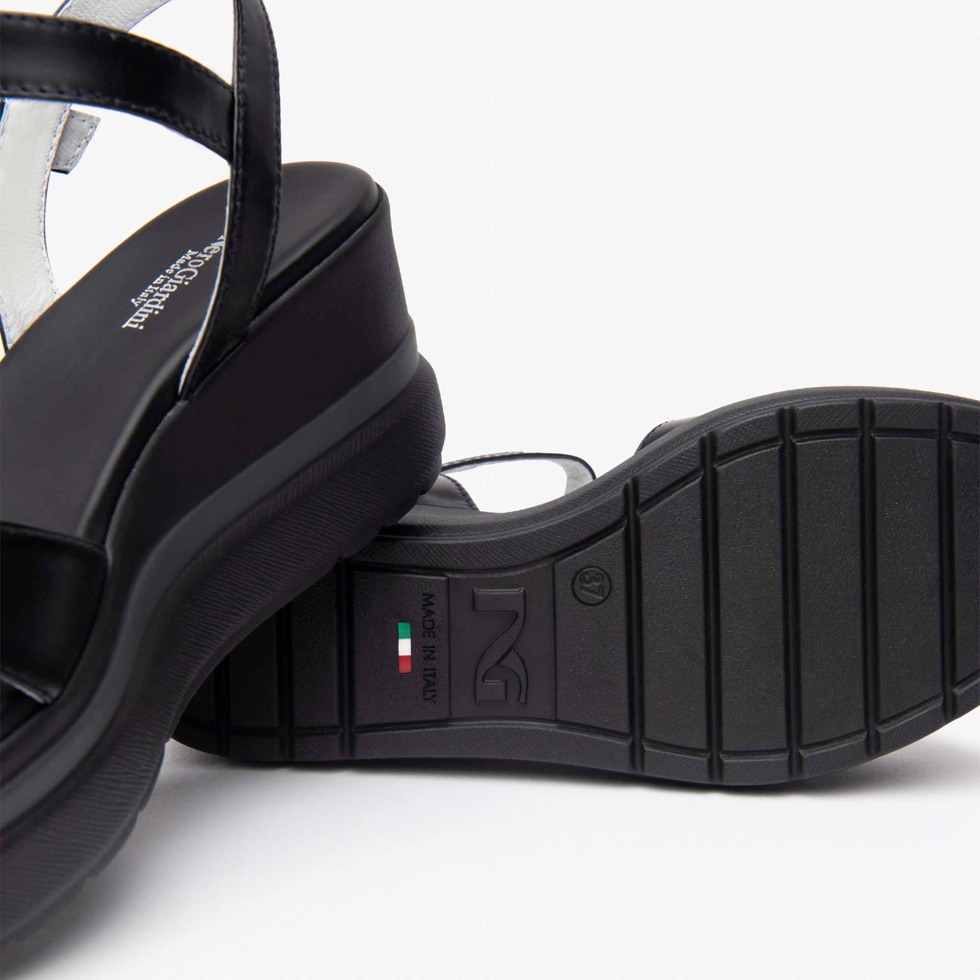 BAROLO_PUALICANTE_P18383_N_E513510D_100_Image_5