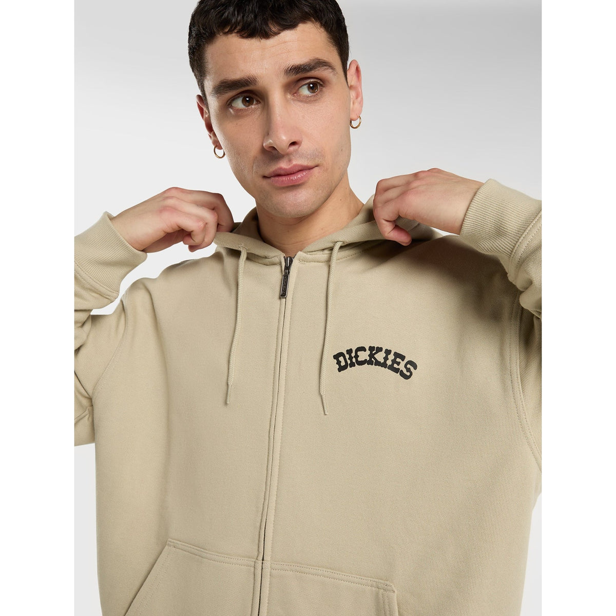 BETTSVILLE_FZ_HOODIE_DK0A885I_L44_Image_4