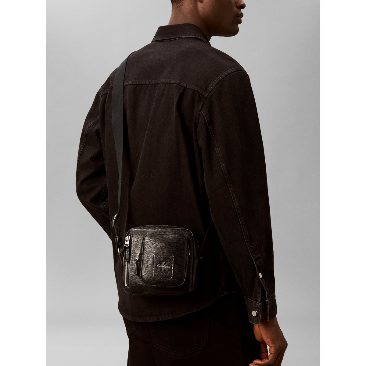 BOLD_PEBBLE_SQUARE_CROSSBODY_LV04D3450G_UB1_Image_2