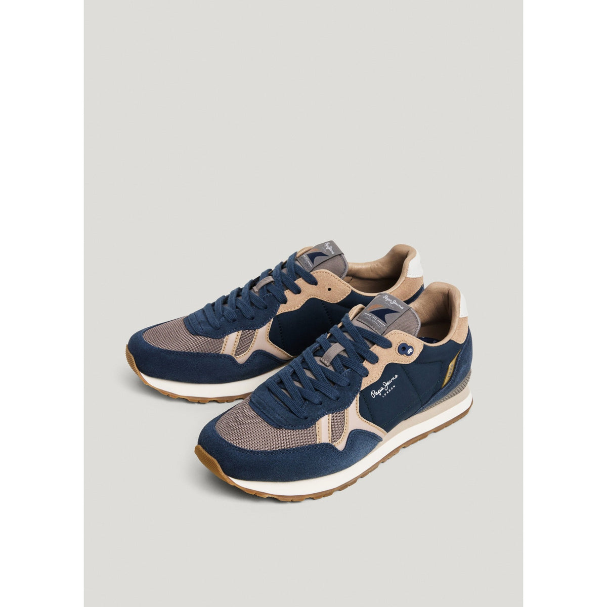 BRIT_CITY_M_PMS400049_595_Image_2