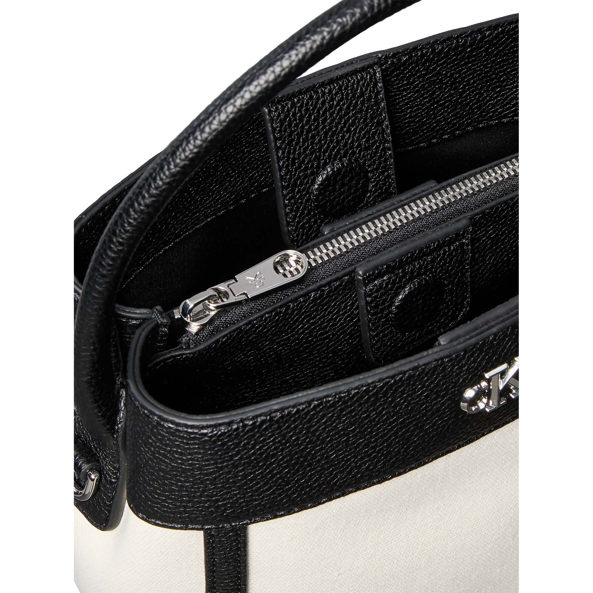 CK_CANVAS_BUCKET_WITH_STRAP_LV04F3348G_XSI_Image_3