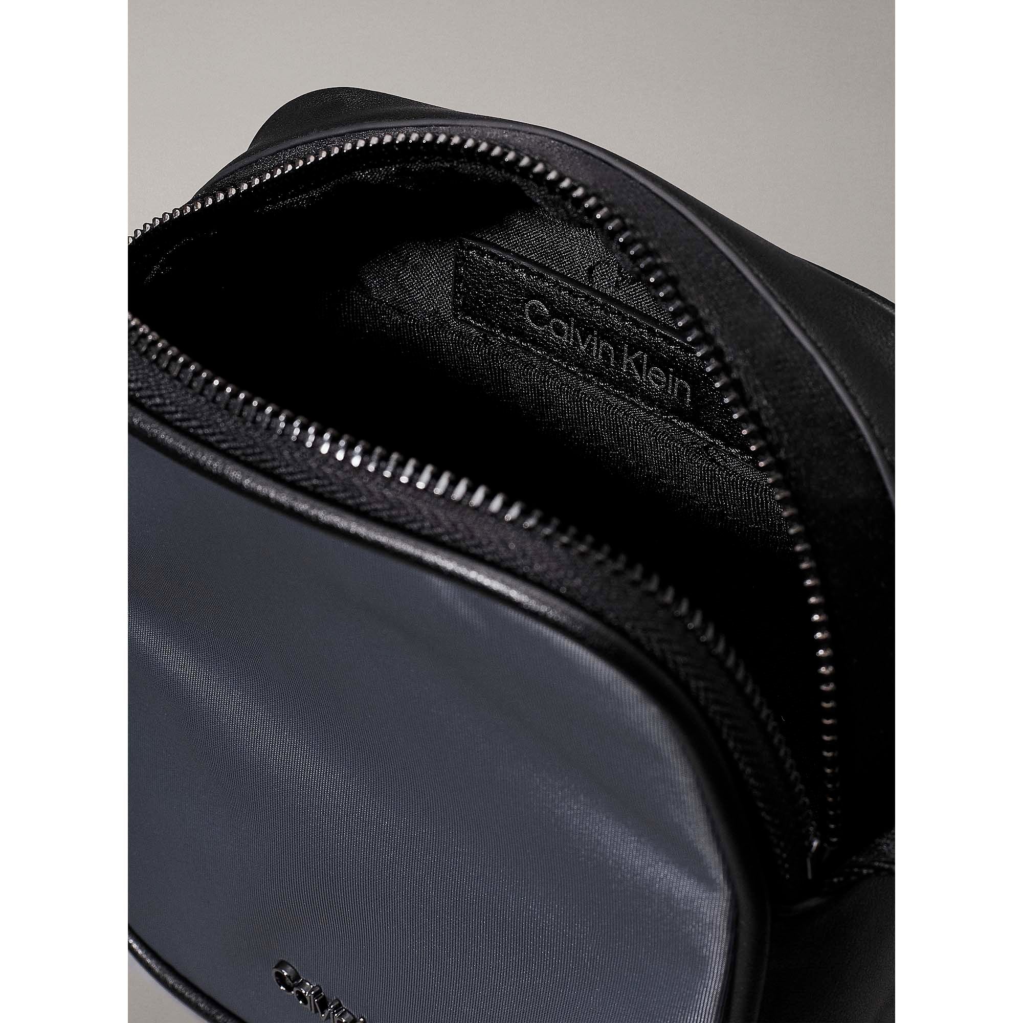 CK_EST_NYLON_CUBE_REPORTER_K50K512113_PCX_Image_4