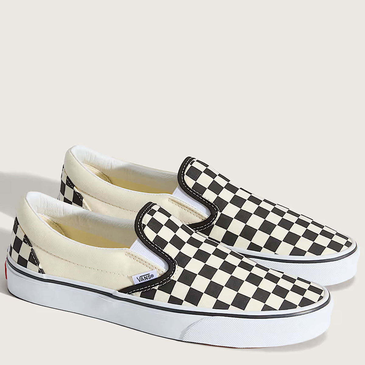 CLASSIC_SLIP-ON_CHBD_VN000EYEBWW_BLKWHTCH_Image_2