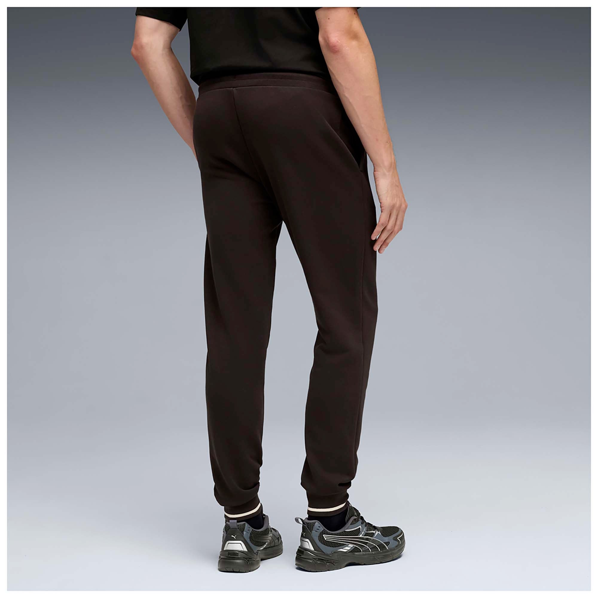 CLASS_SWEATPANTS_692229_01_Image_3