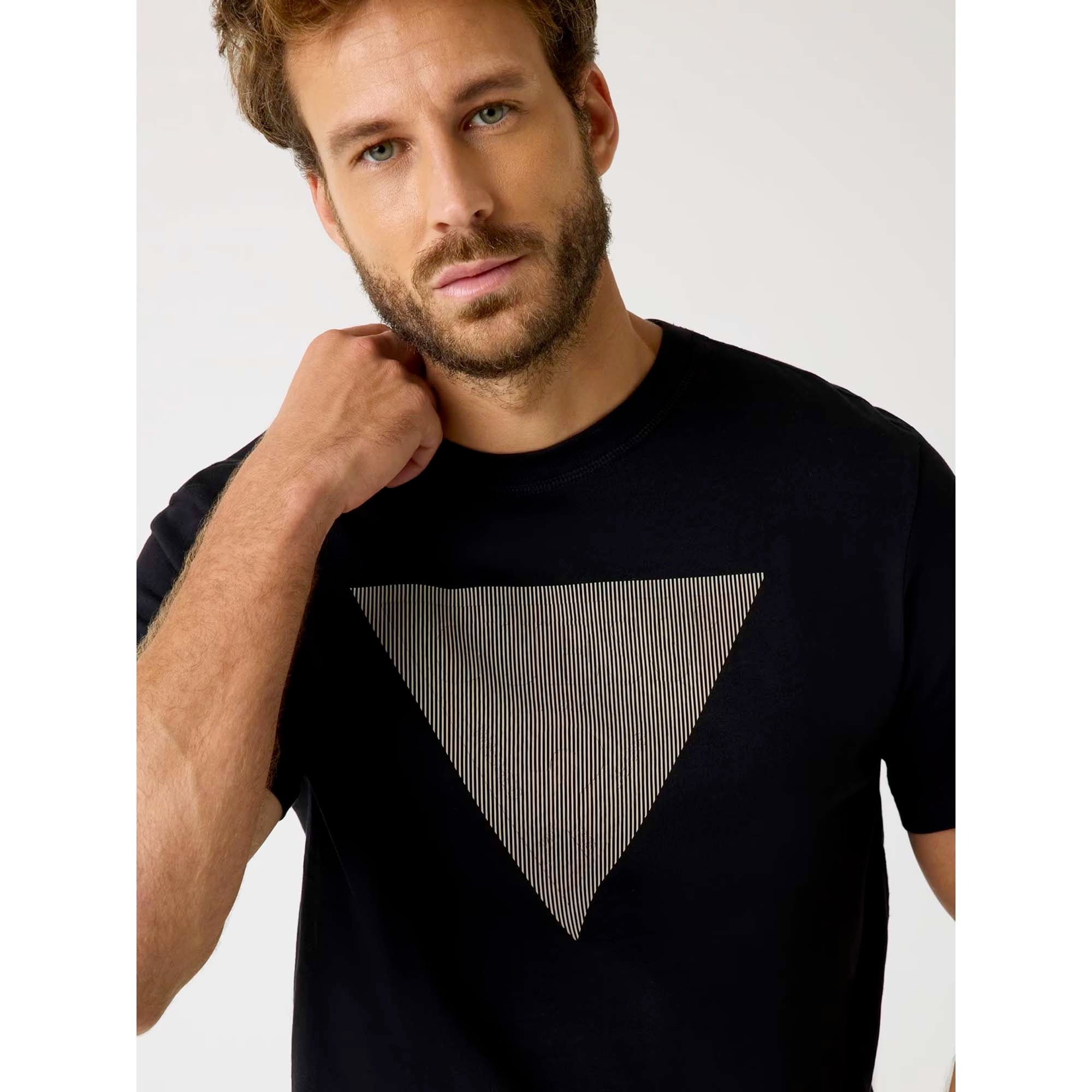 CN_SS_TRIANGLE_LOGO_TEE_M5BI04I3Z14_JBLK_Image_4
