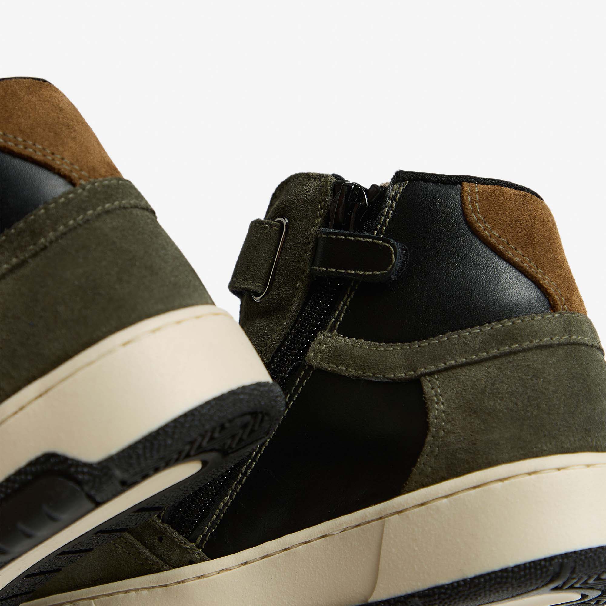 COLORADO_PERSEO_NERO_VELOUR_MALTO_TR_VADO_3136_NER_I534843M_503_Image_3