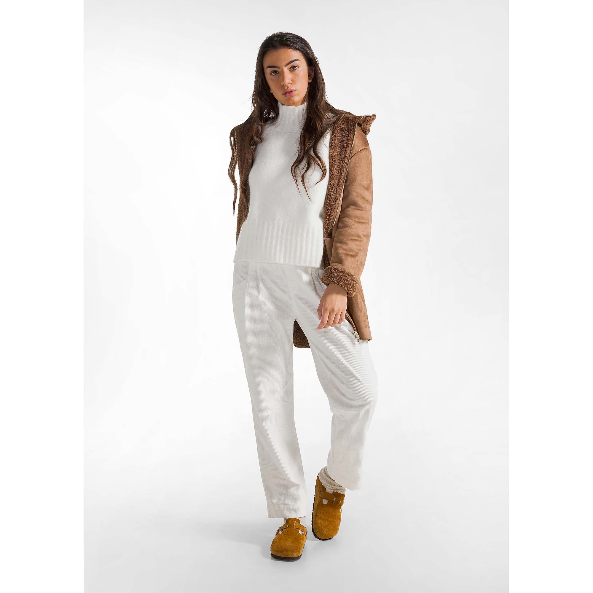 CORDUROY_PLEATED_PANTS_D12437_18001_Image_2