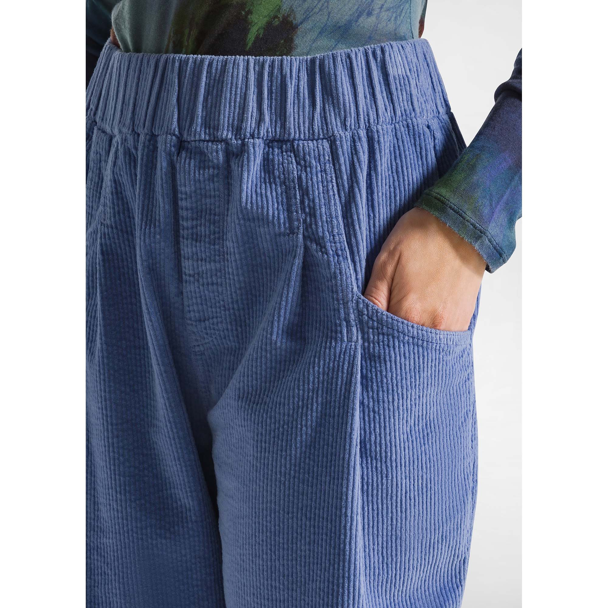 CORDUROY_PLEATED_PANTS_D12437_26515_Image_5