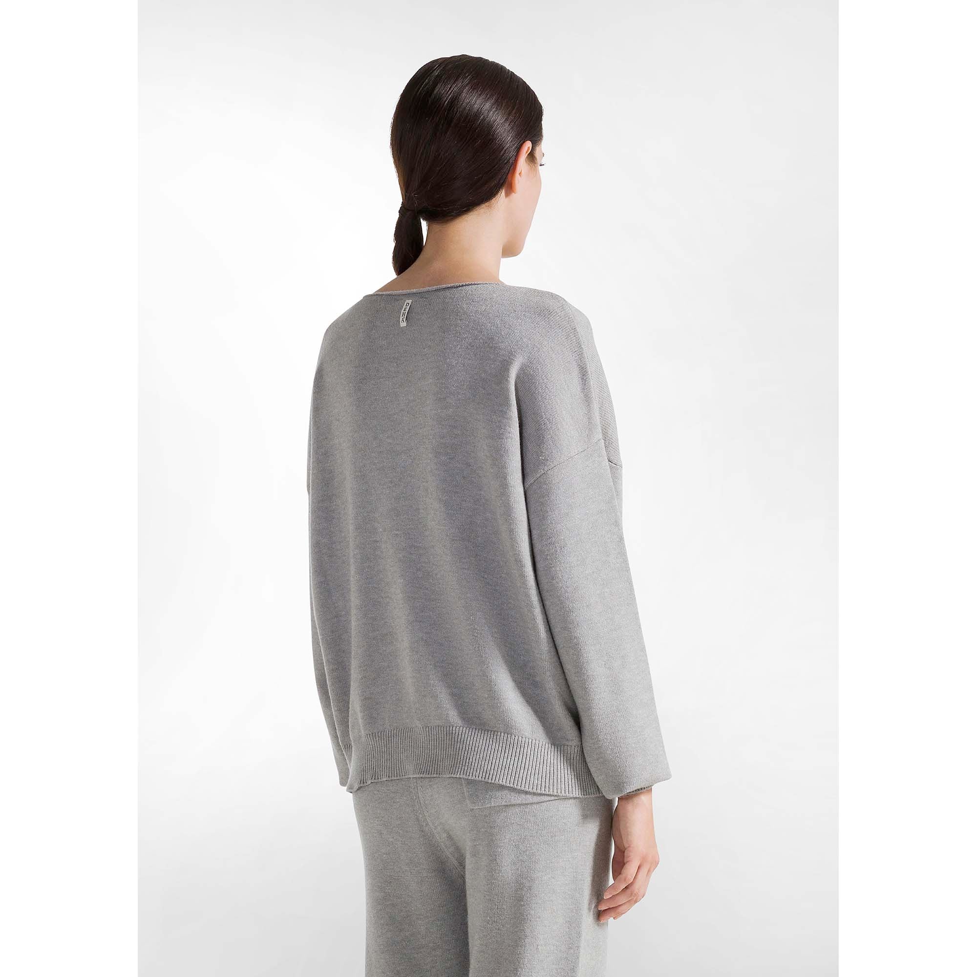 CREWNECK_SWEATER_A00720_43800_Image_3