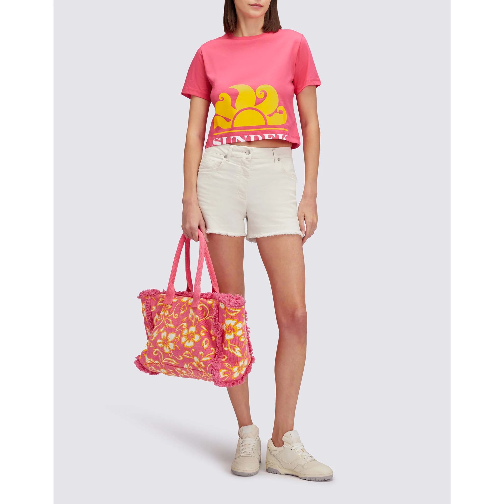 CROPPED_T-SHIRT_WITH_MAXI_LOGO_PRINT_W740TEJS000_A7001_Image_3