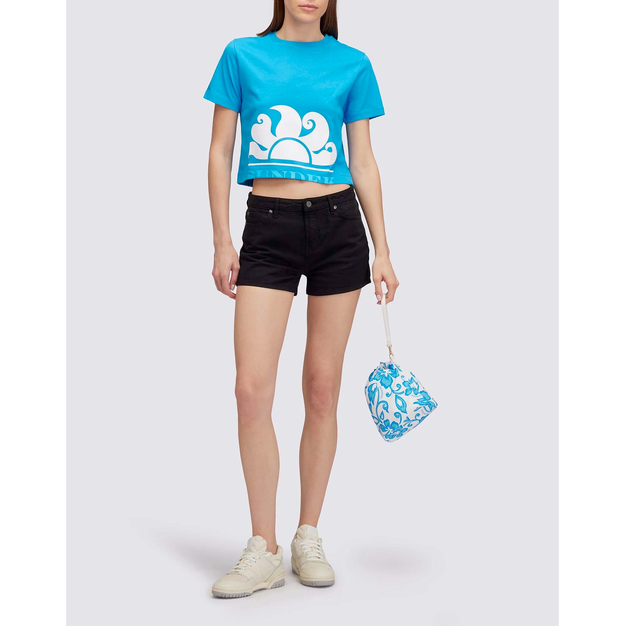 CROPPED_T-SHIRT_WITH_MAXI_LOGO_PRINT_W740TEJS000_A7401_Image_3