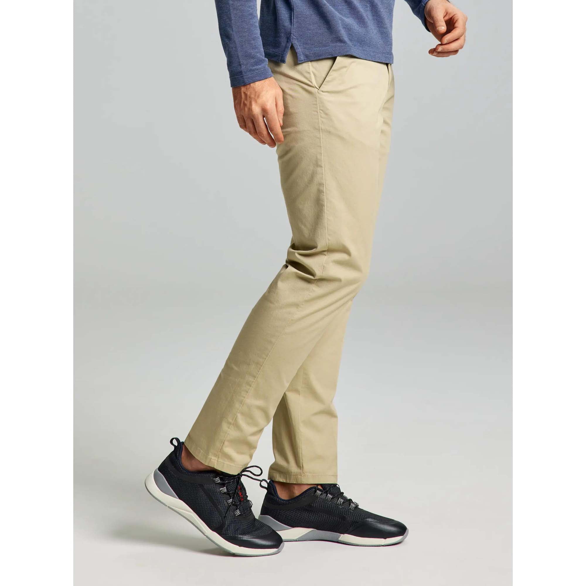 DECK_LGT_CHINO_PANT_A104004S00_W09_Image_3
