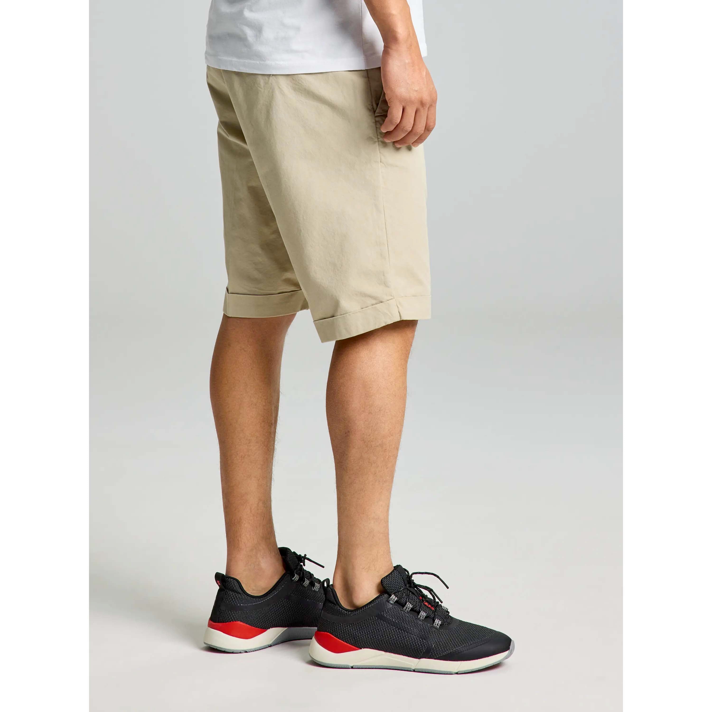 DECK_LGT_CHINO_SHORT_A140003S00_W09_Image_4