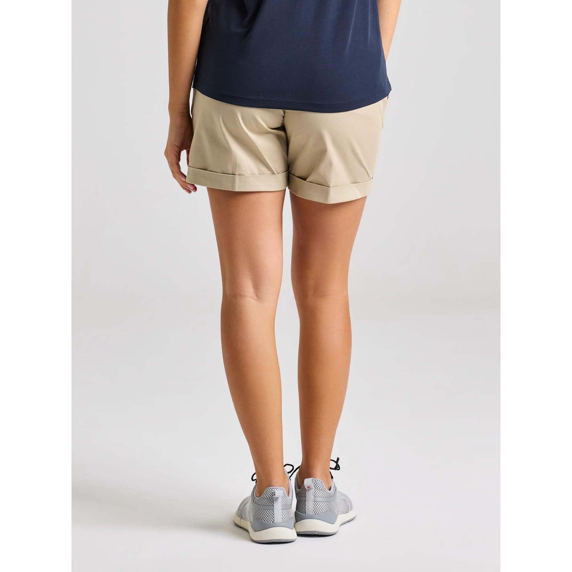 DECK_WS_LGT_CHINO_SHORT_A940003S00_W09_Image_2