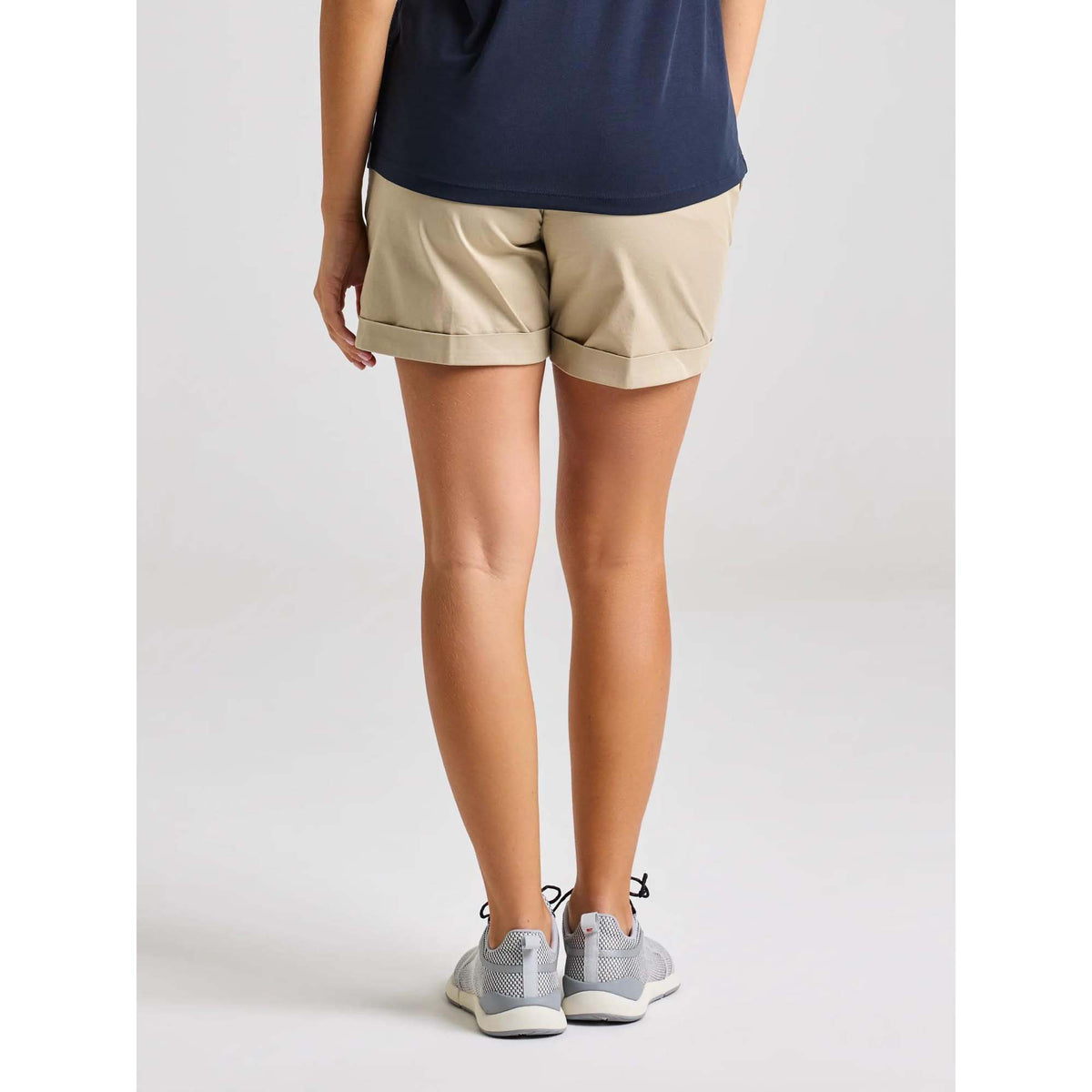 DECK_WS_LGT_CHINO_SHORT_A940003S00_W09_Image_2