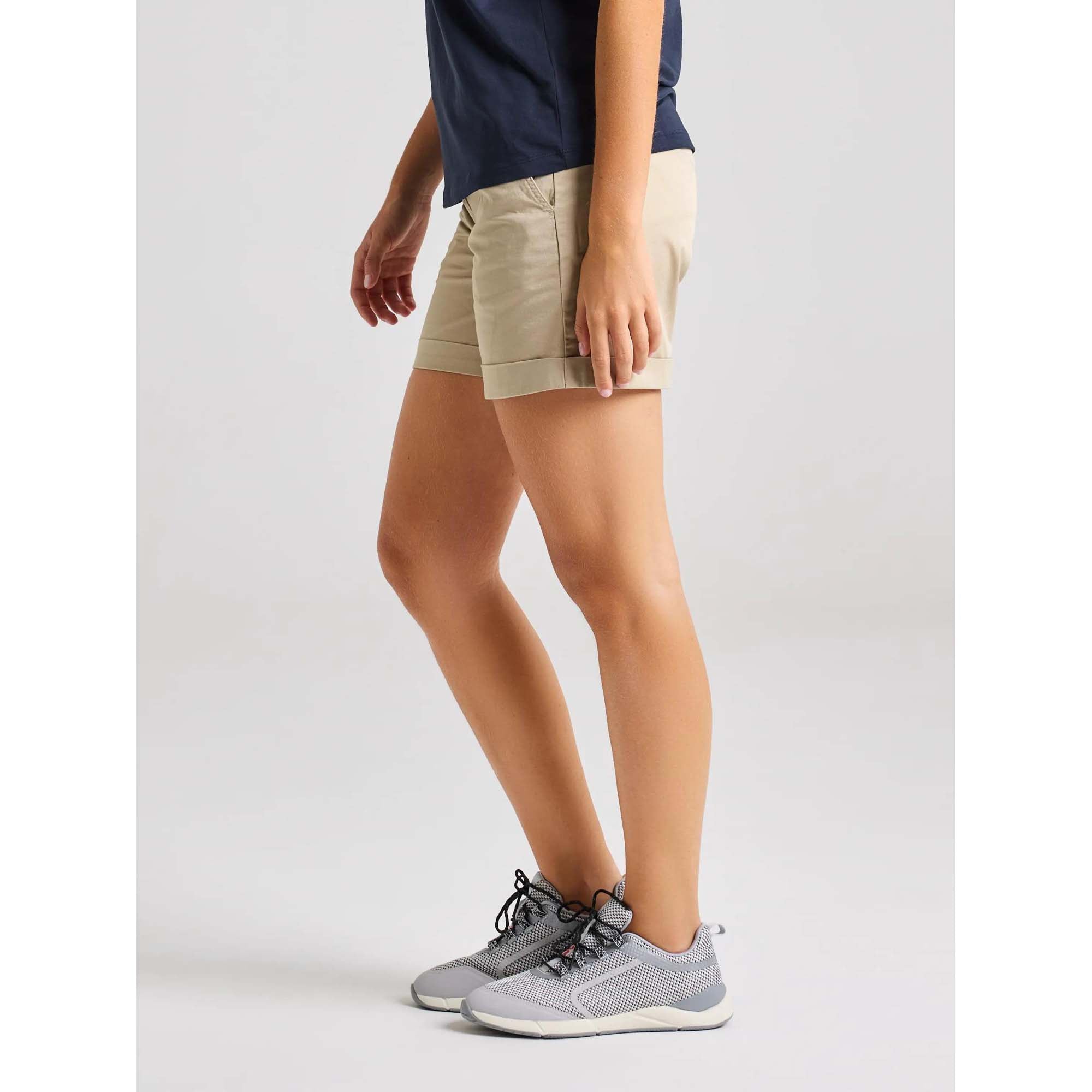 DECK_WS_LGT_CHINO_SHORT_A940003S00_W09_Image_3