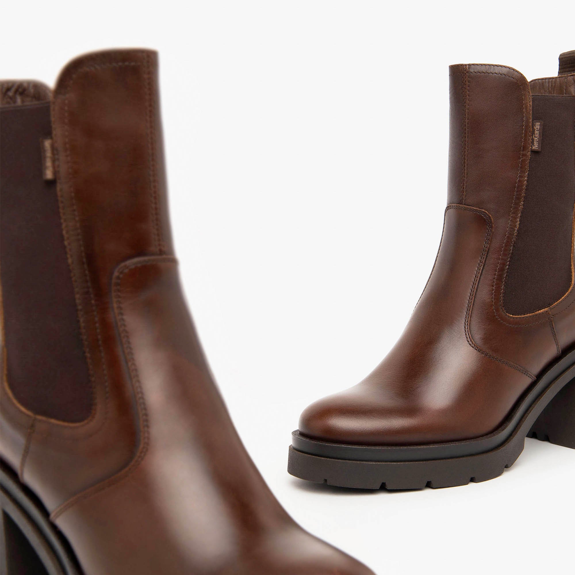 DELAVATO_TR_VARSAVIA_8003_LIG_I411961D_412_Image_3