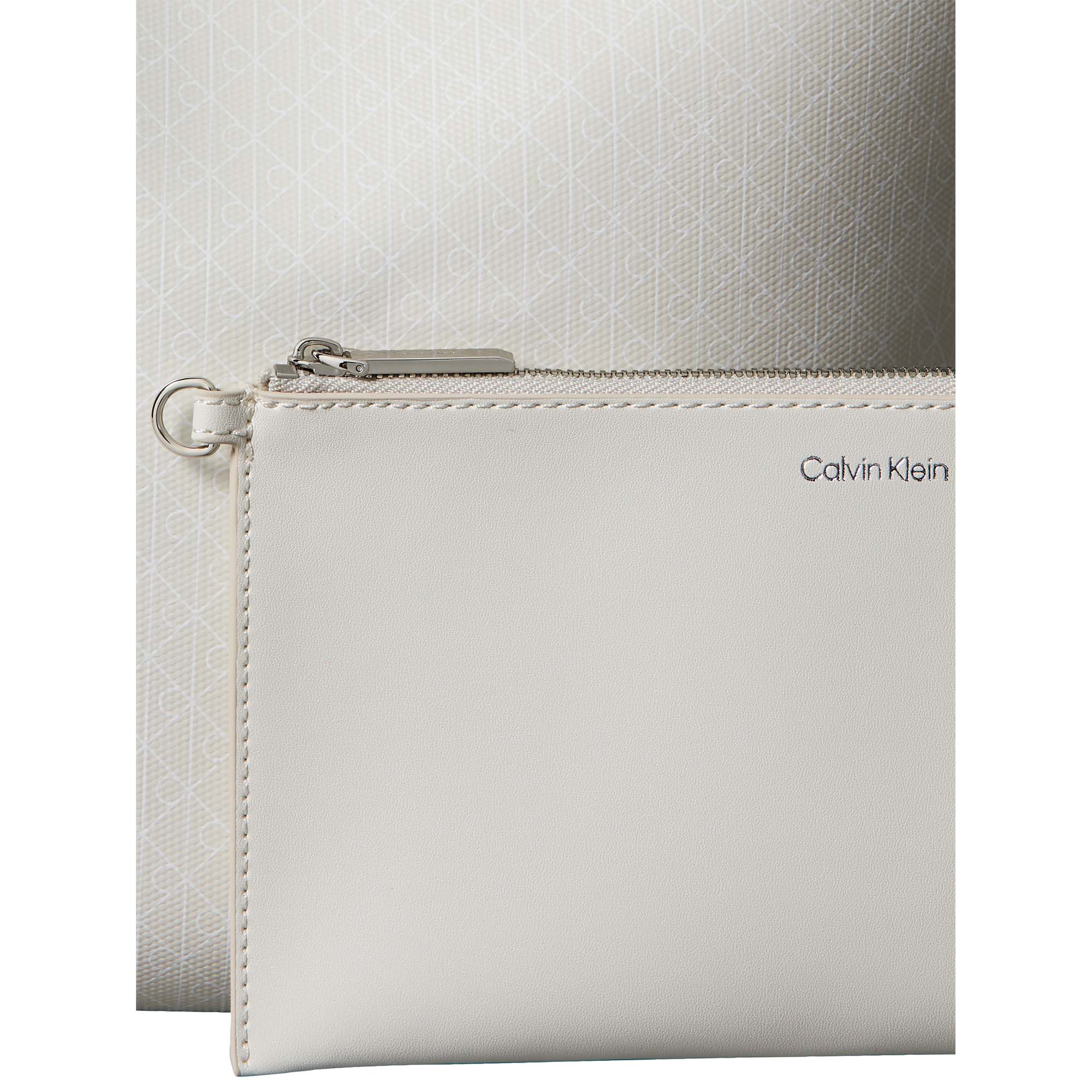 EMBLEM_AOP_MEDIUM_BUCKET_LV04F3365G_2XB_Image_4