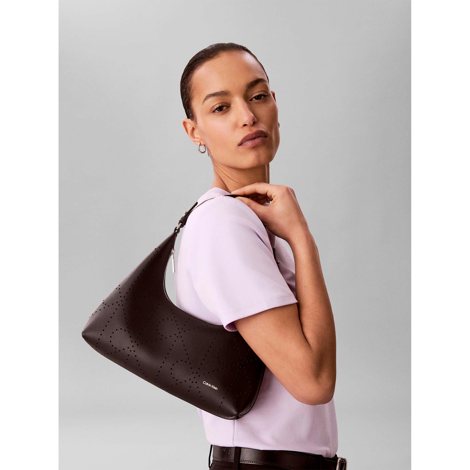 EMBLEM_AOP_PERFOR_LTHR_BAG_LV04F3367G_UB1_Image_4