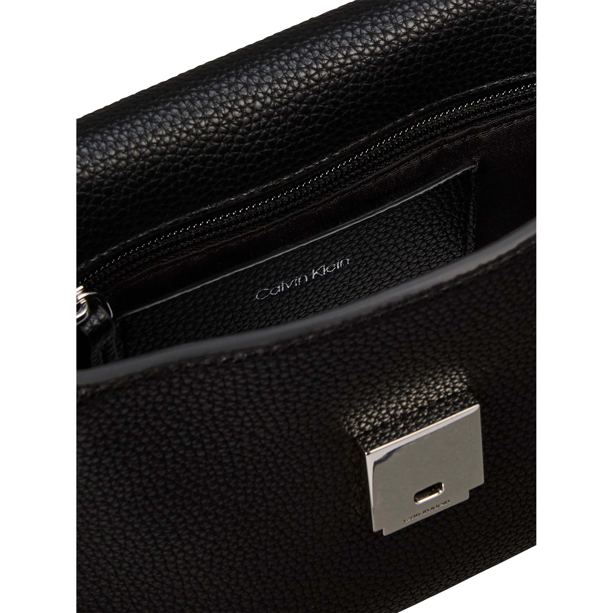 EMBLEM_HW_PEBBLE_CROSSBODY_20_LV04F3511G_UB1_Image_3