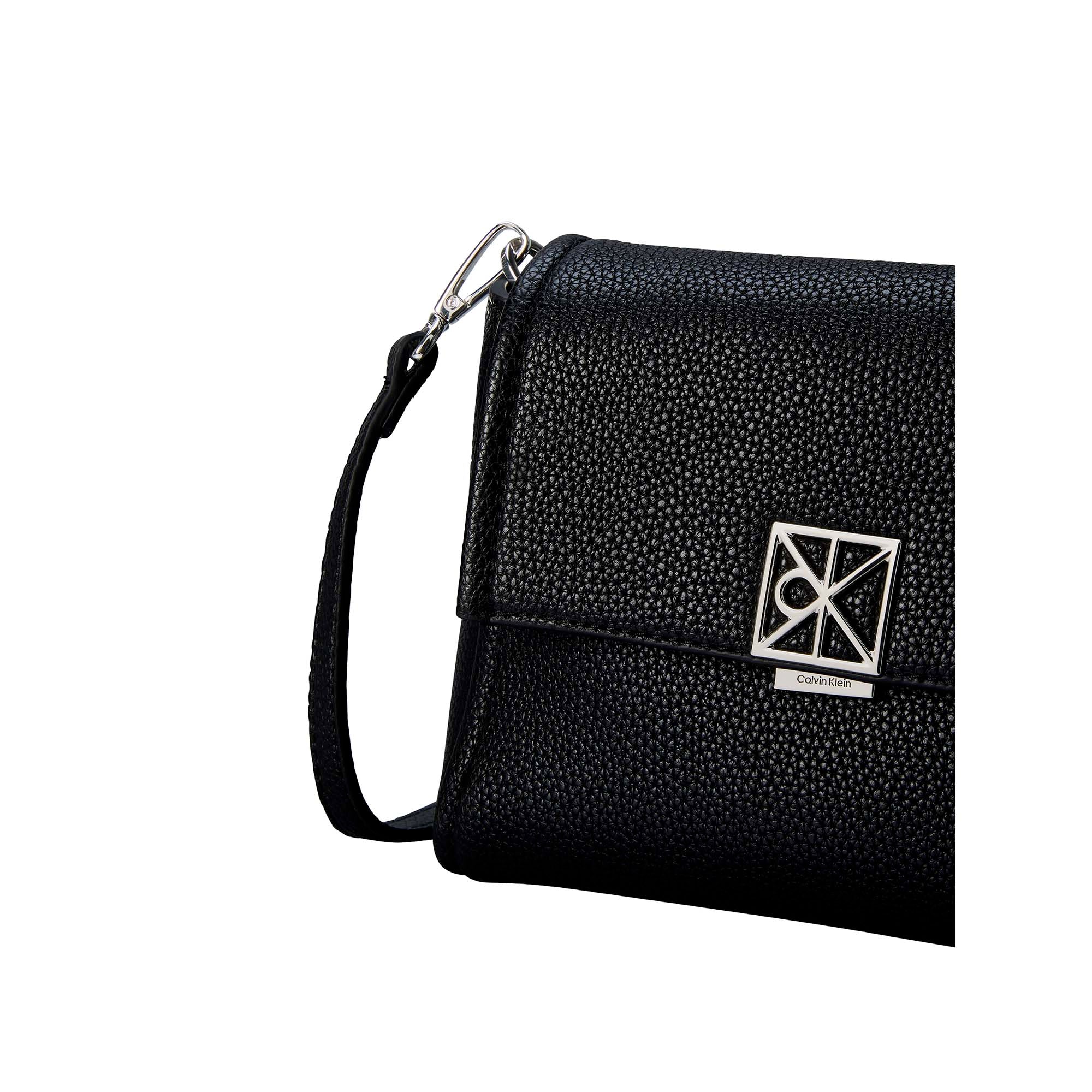 EMBLEM_HW_PEBBLE_CROSSBODY_20_LV04F3511G_UB1_Image_4