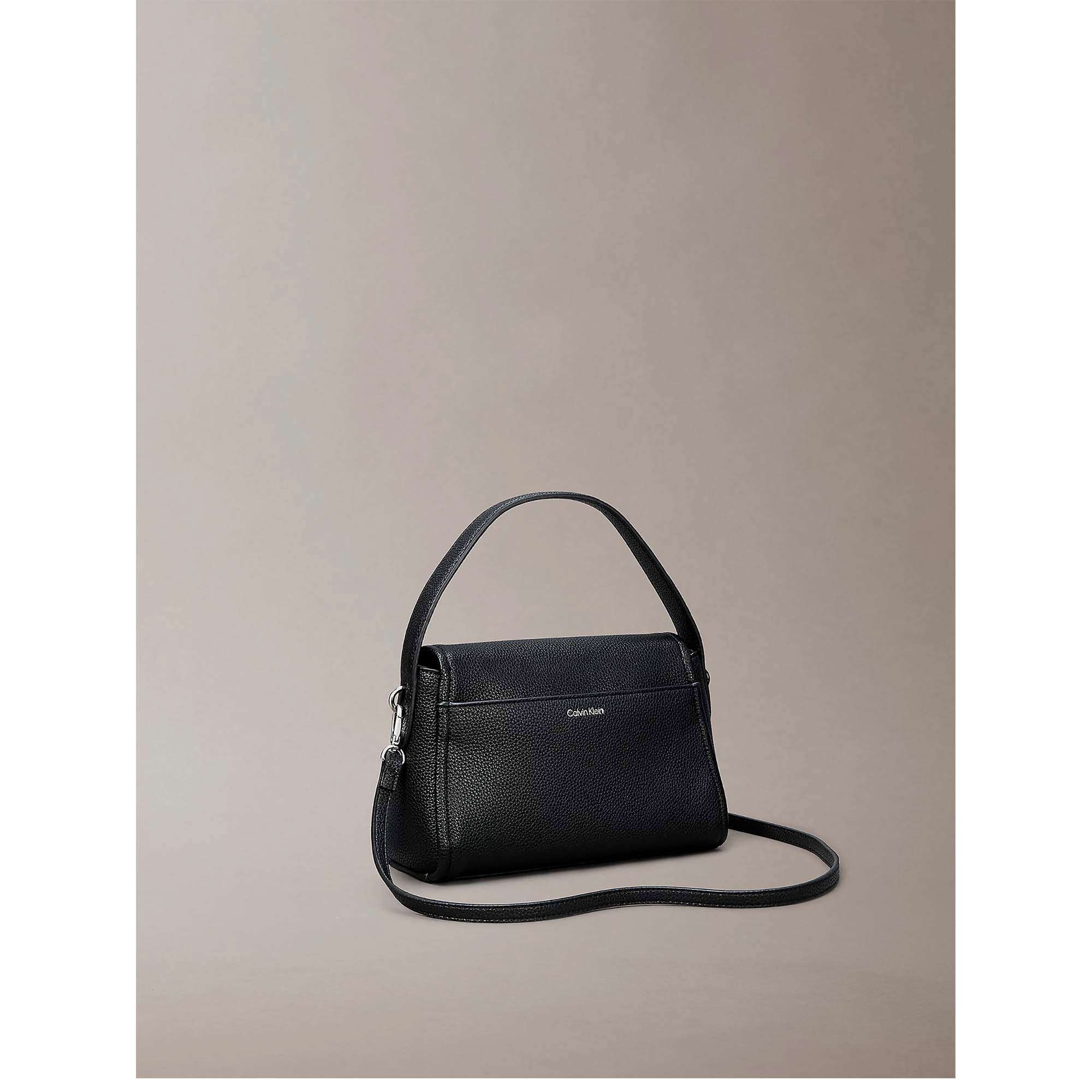 EMBLEM_HW_PEBBLE_SHOULDER_BAG_25_LV04F3425G_UB1_Image_2