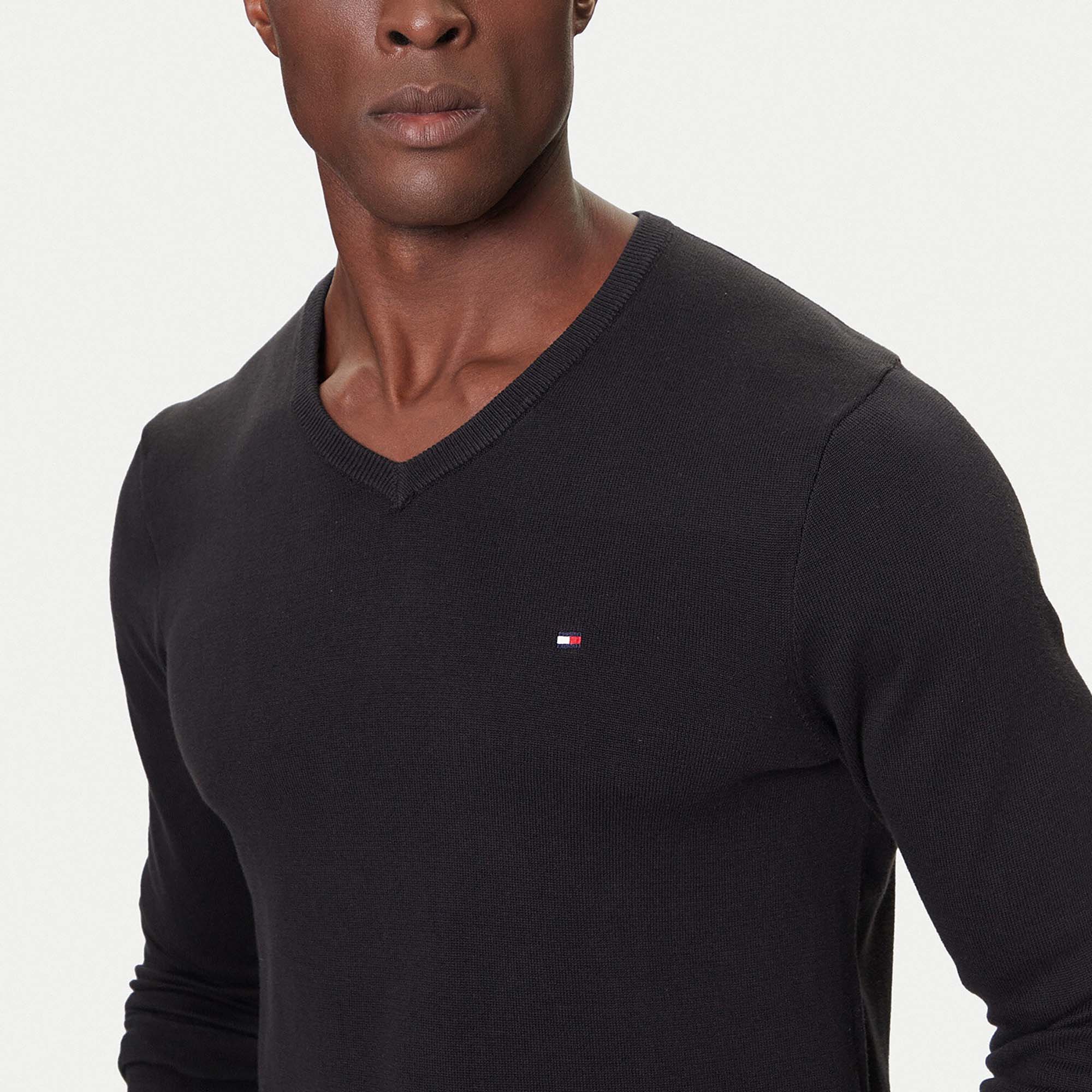 ESSENTIAL_COTTON_V_NECK_MW0MW42249_BDS_Image_4